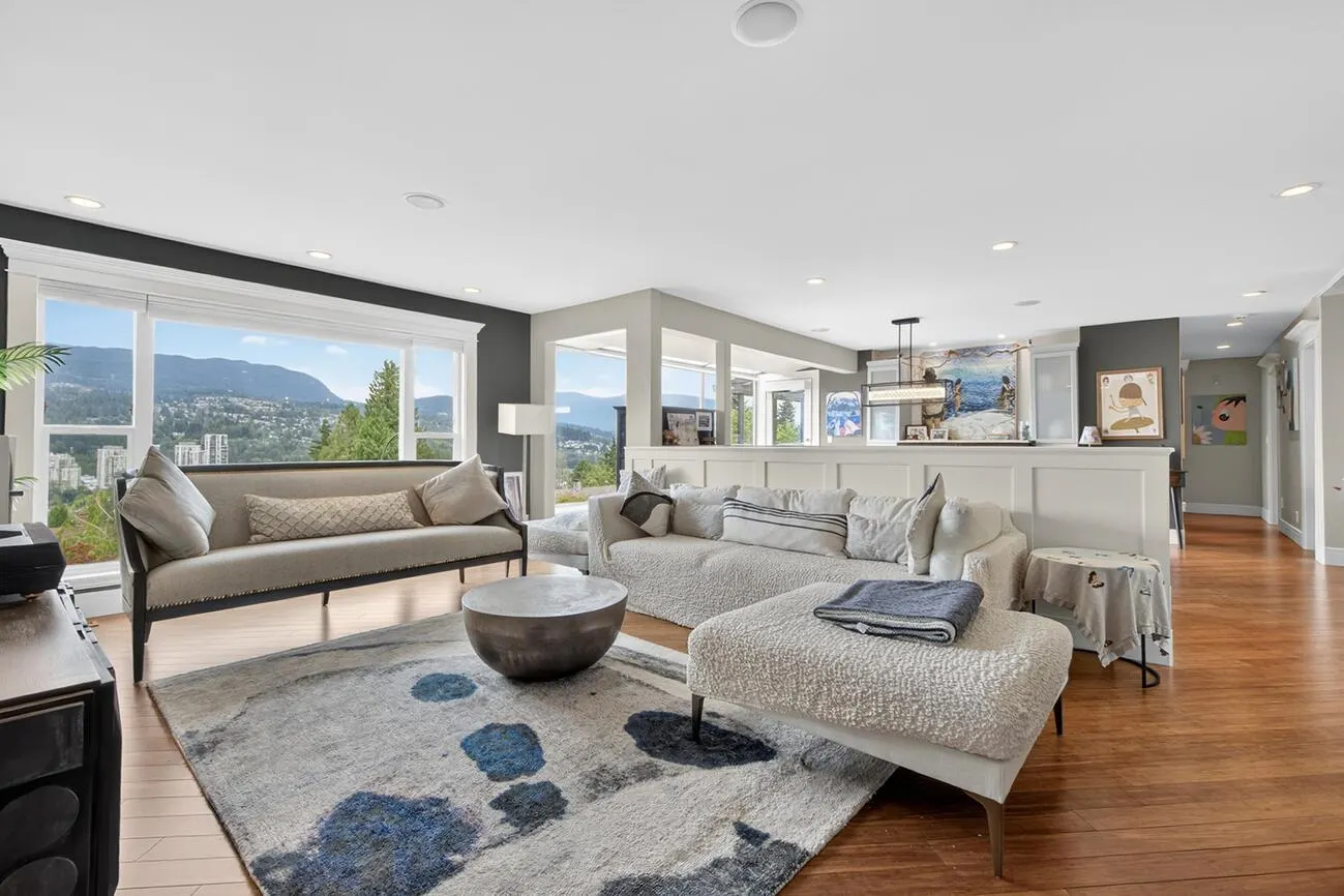 1052 Corona Crescent
