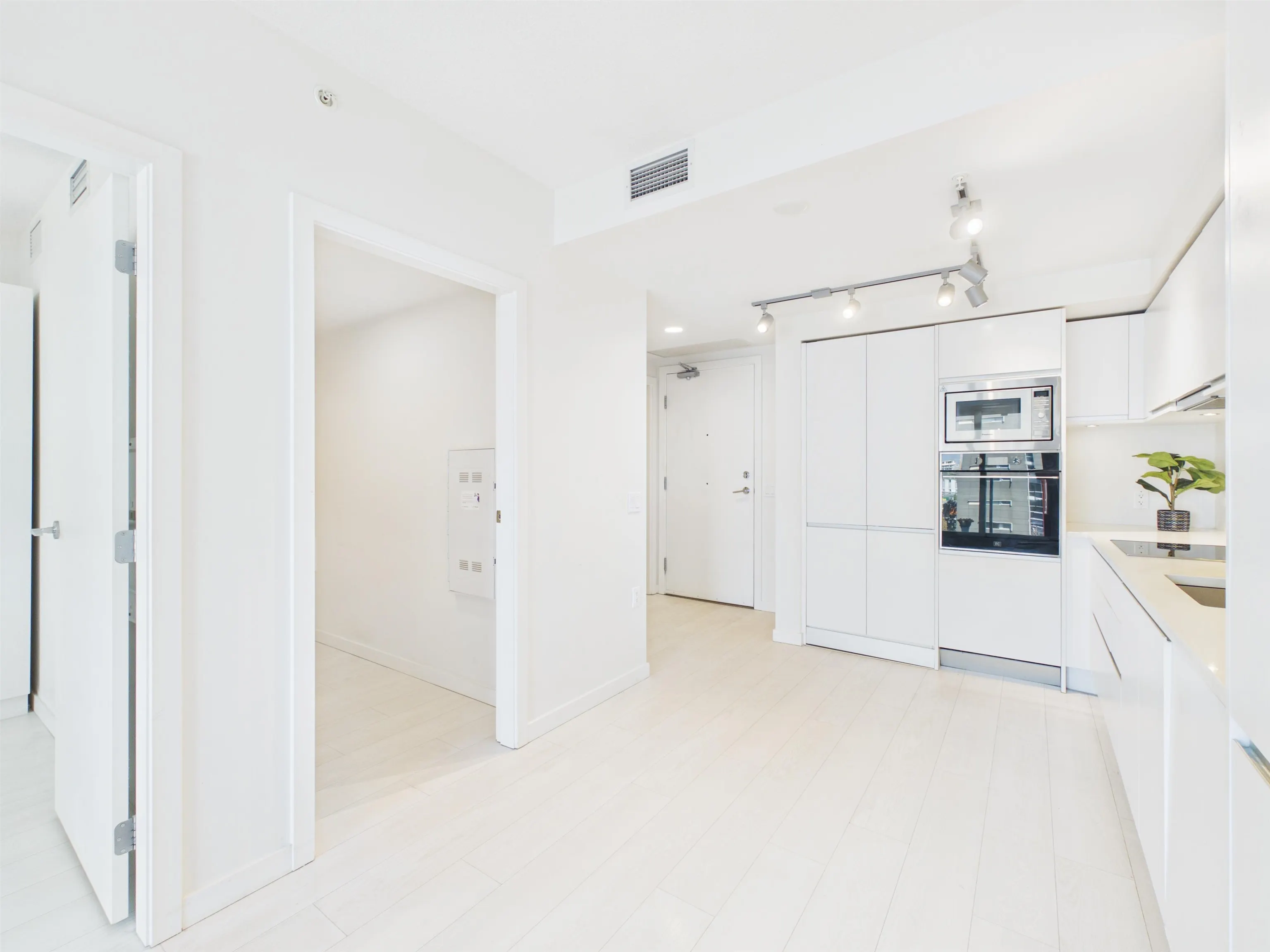 180 E 2nd Avenue #605