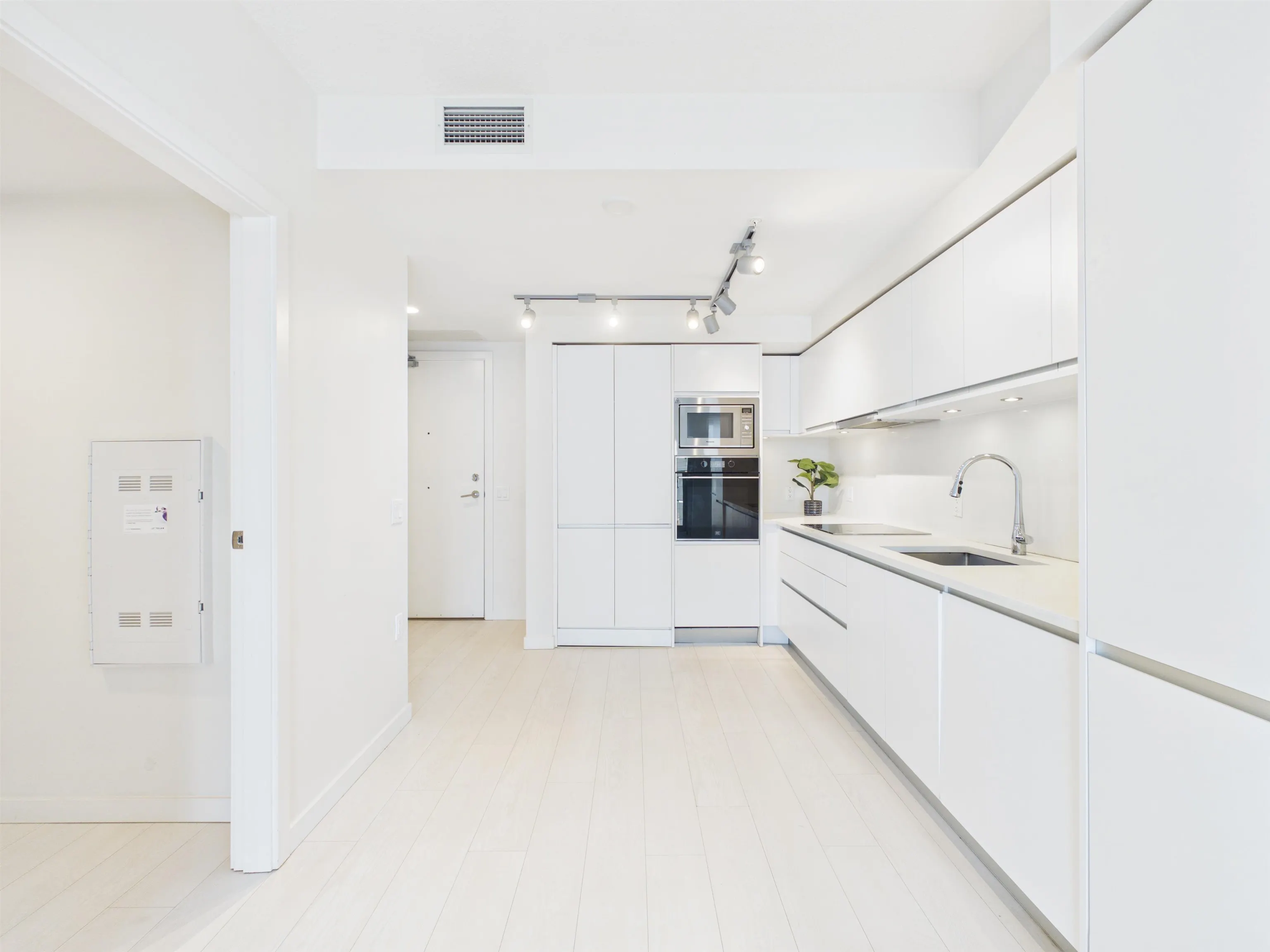 180 E 2nd Avenue #605