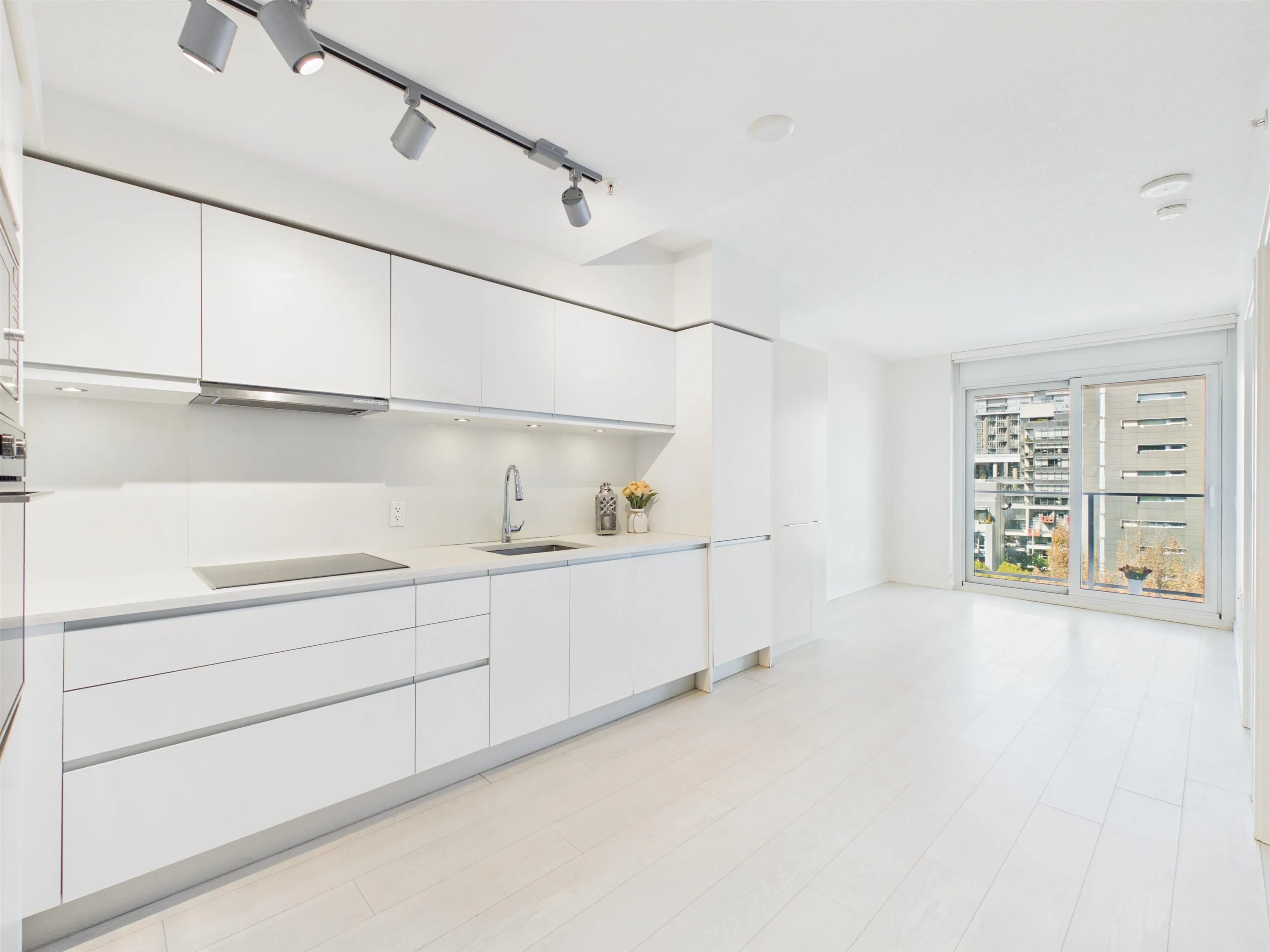 180 E 2nd Avenue #605