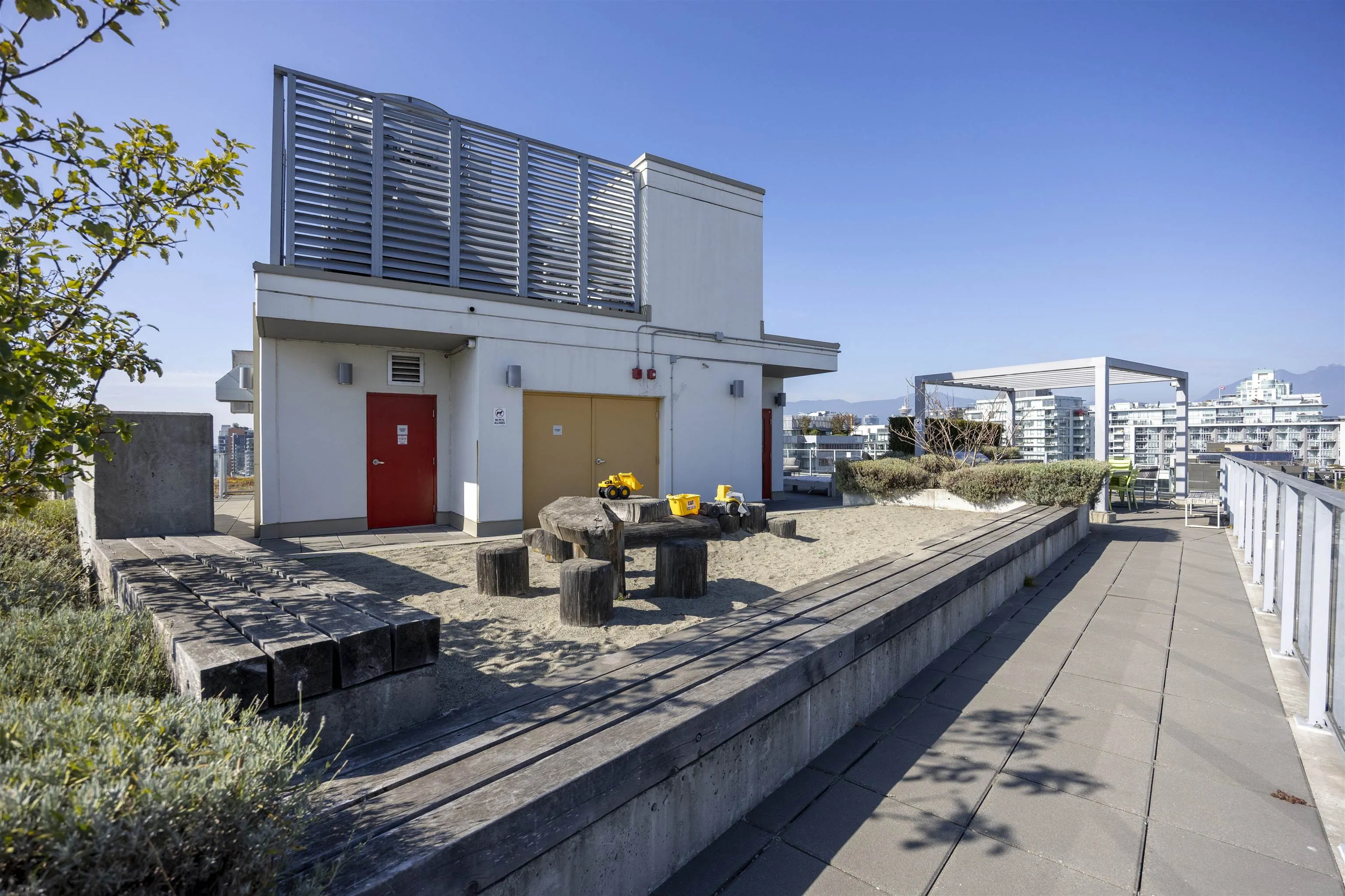 180 E 2nd Avenue #605