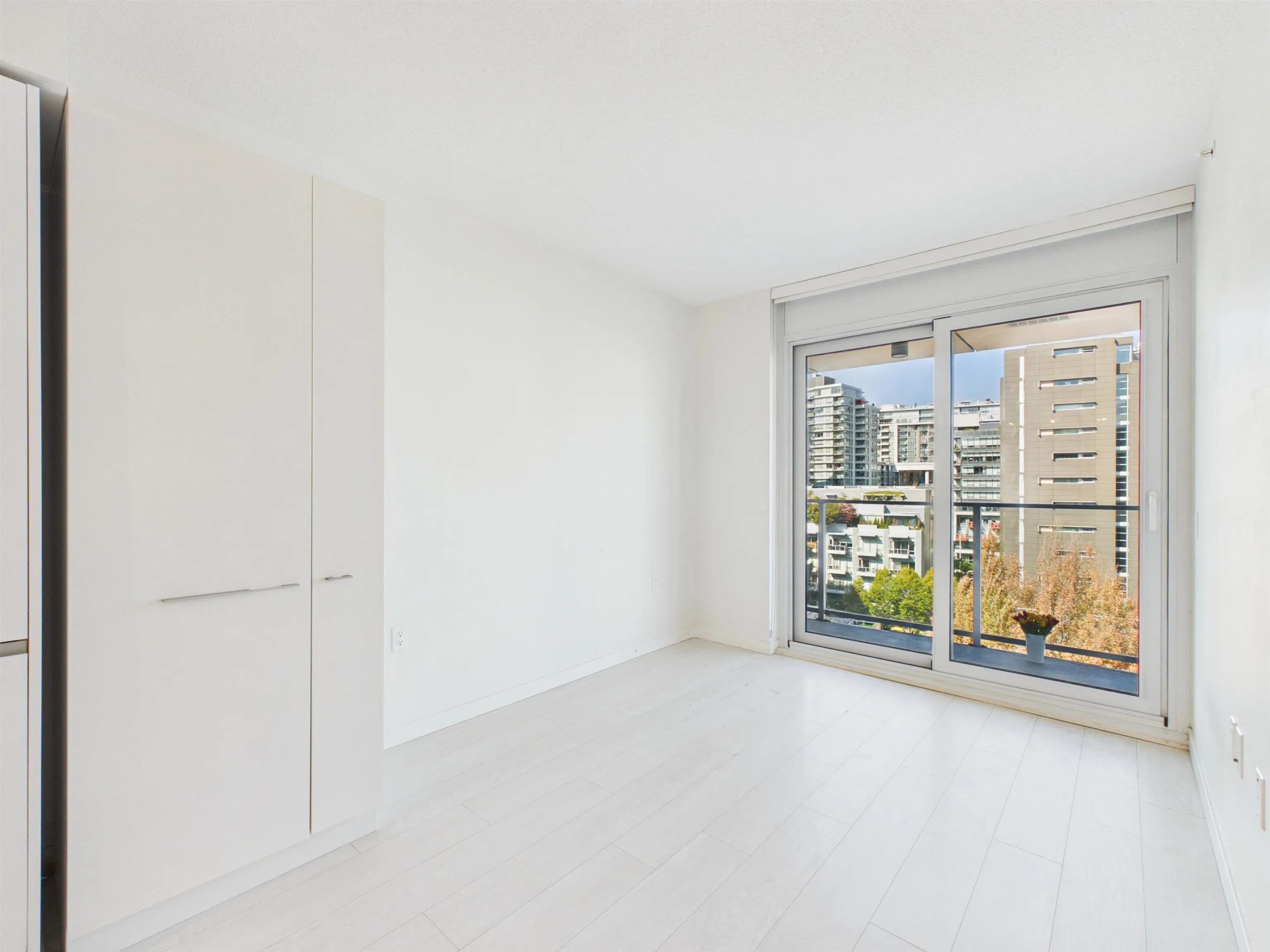 180 E 2nd Avenue #605