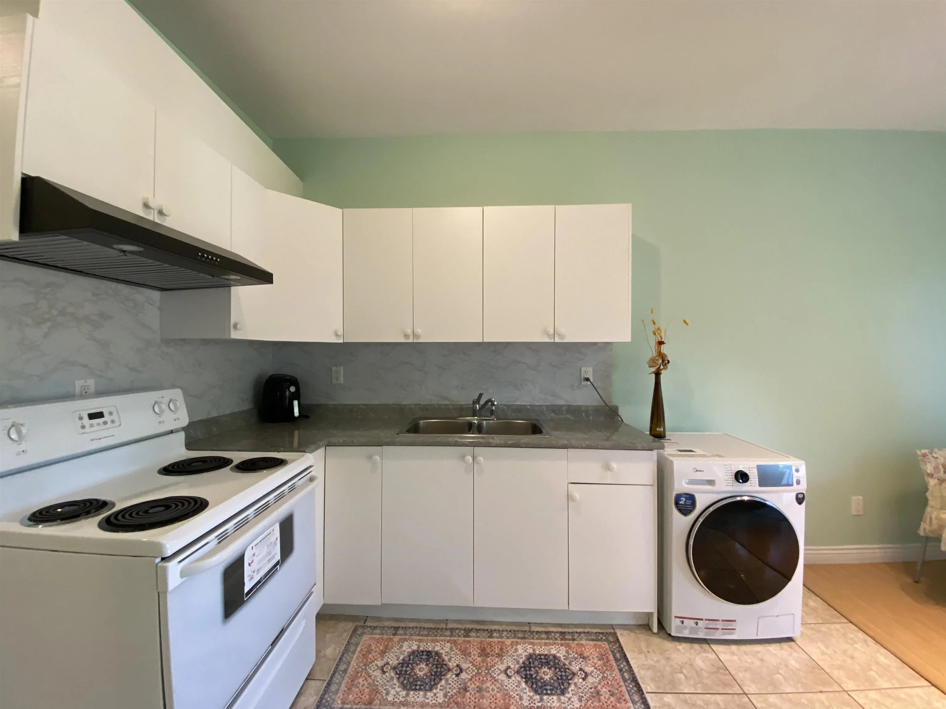 6000 Rumble Street #Garden Suite