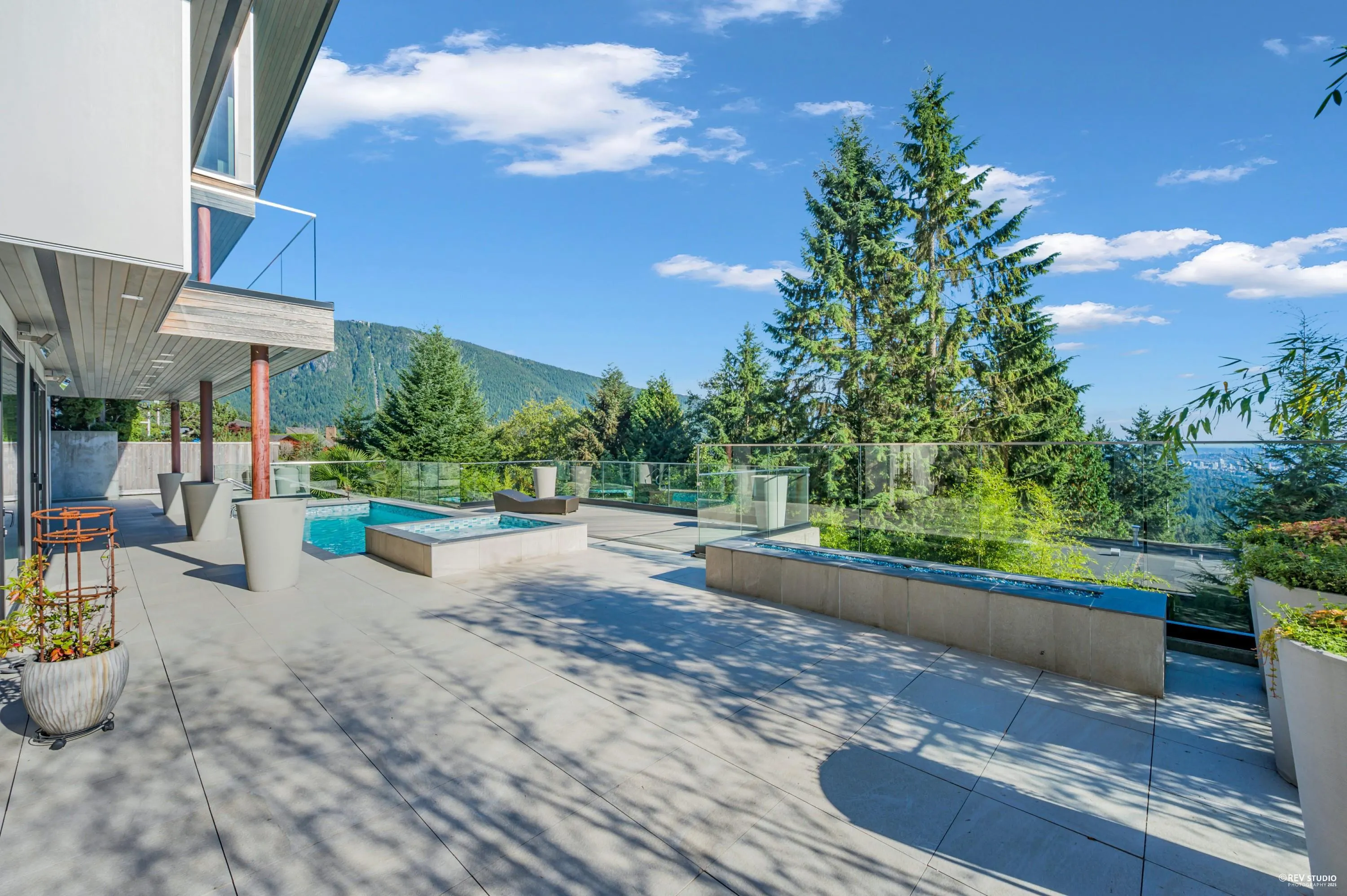 535 Craigmohr Drive