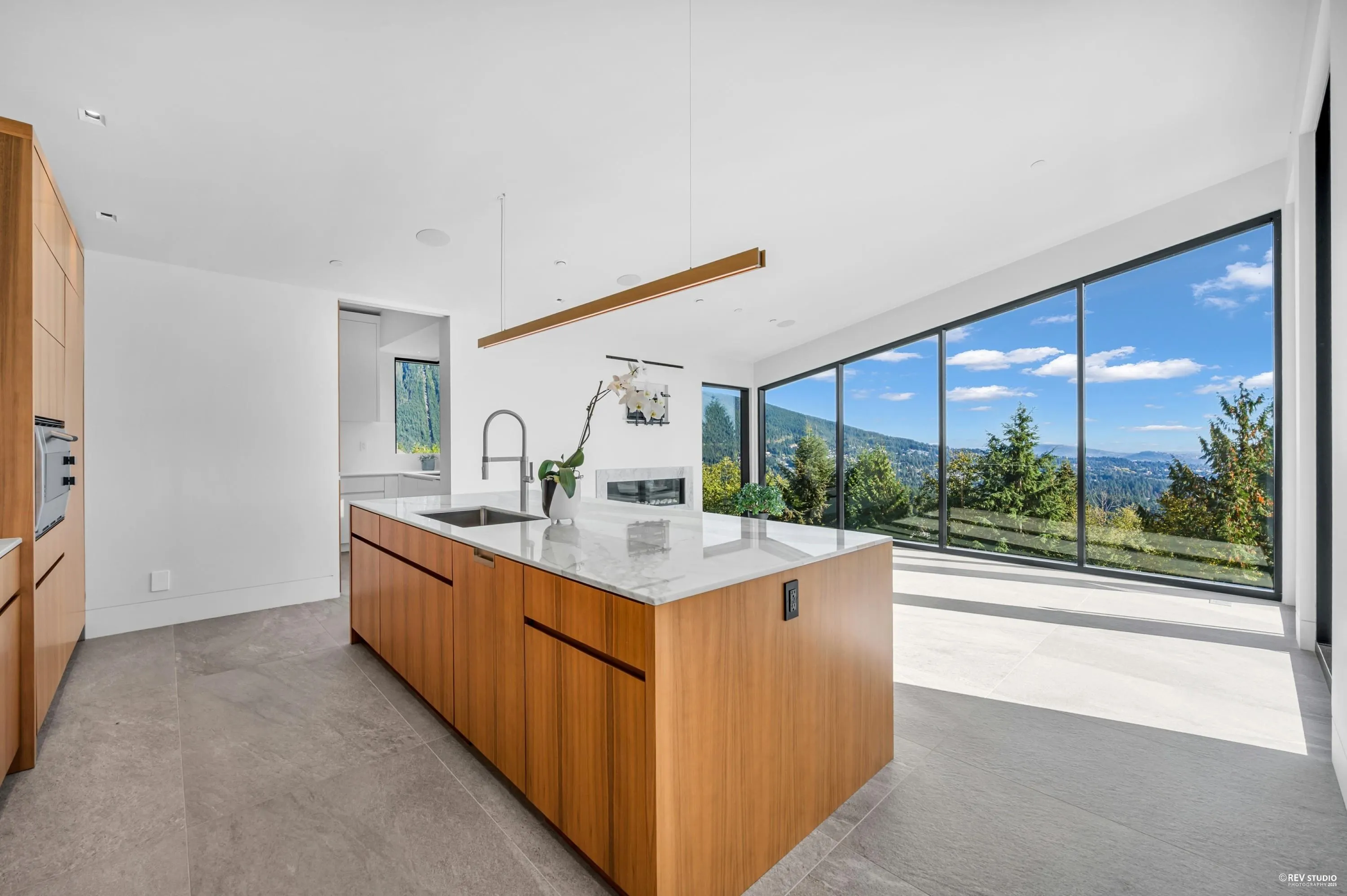 535 Craigmohr Drive