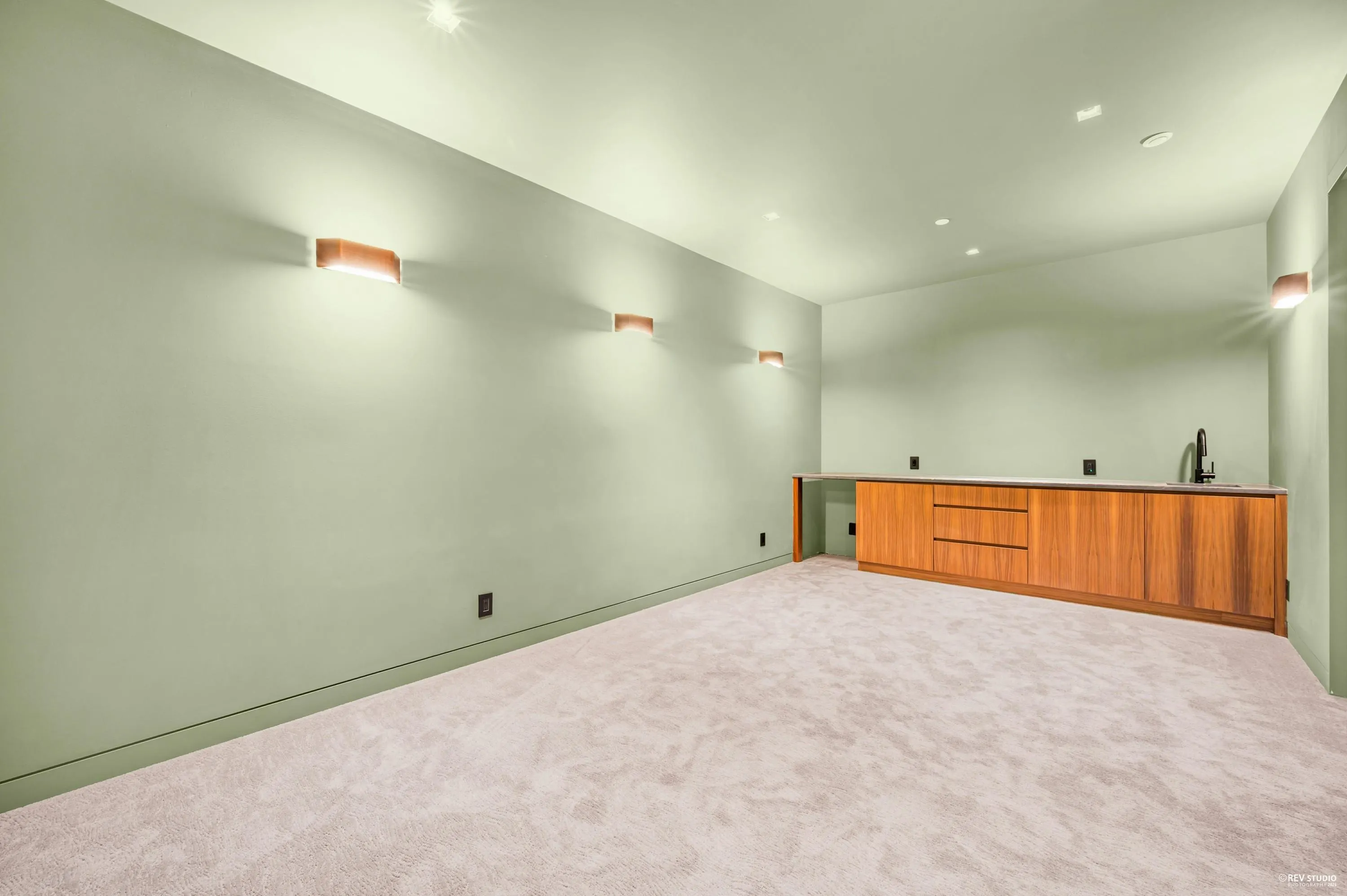 535 Craigmohr Drive
