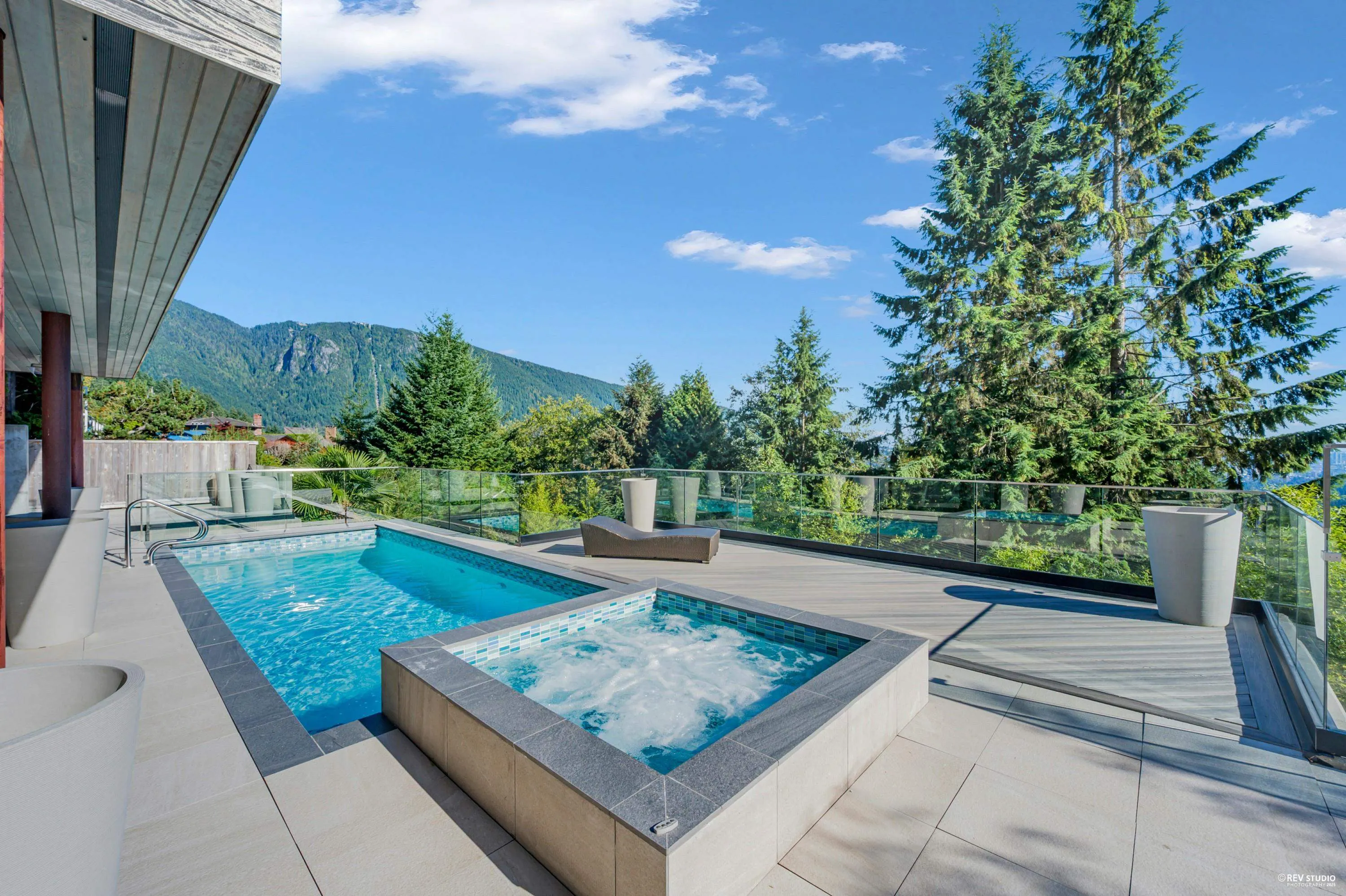 535 Craigmohr Drive