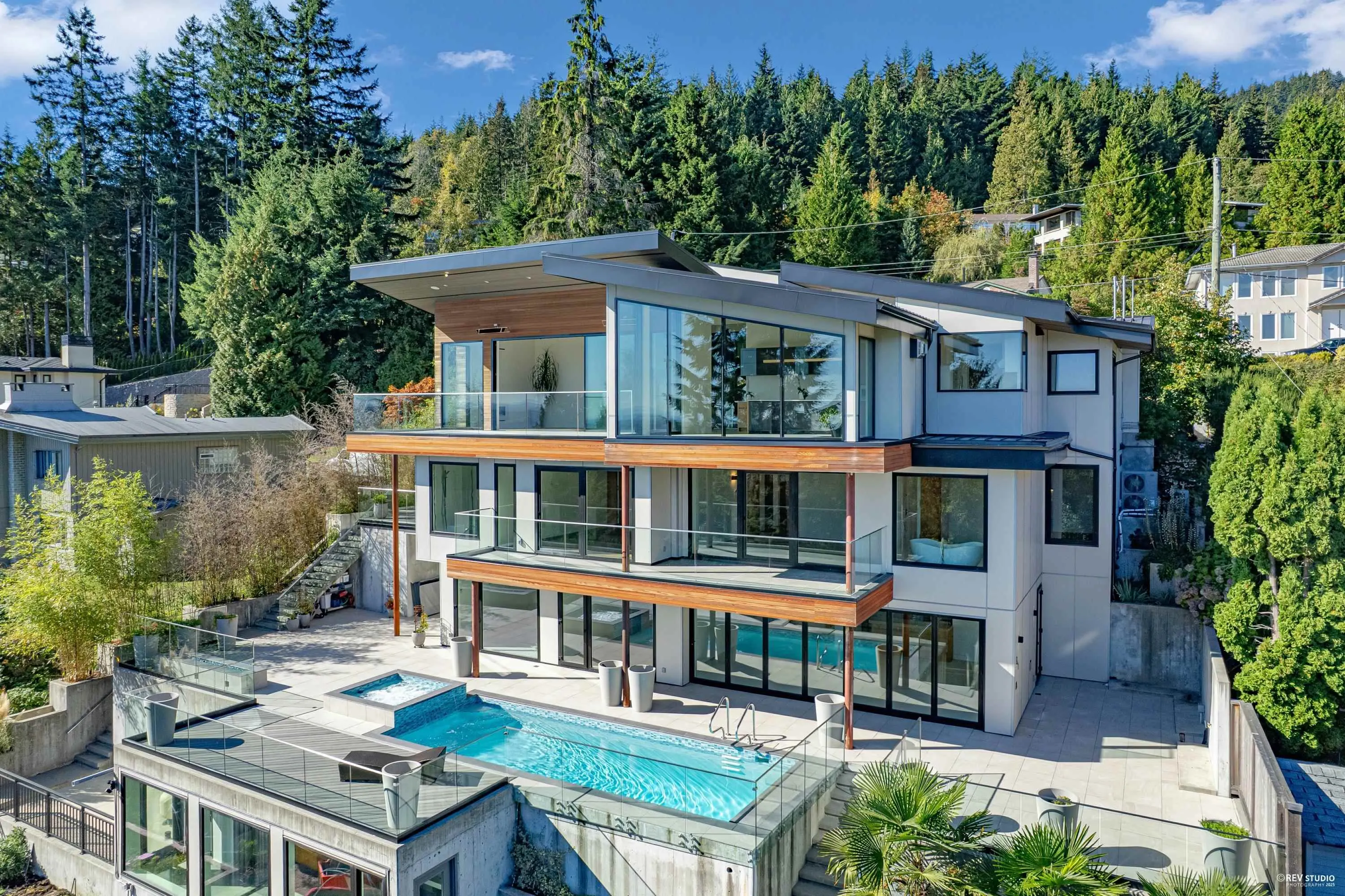 535 Craigmohr Drive