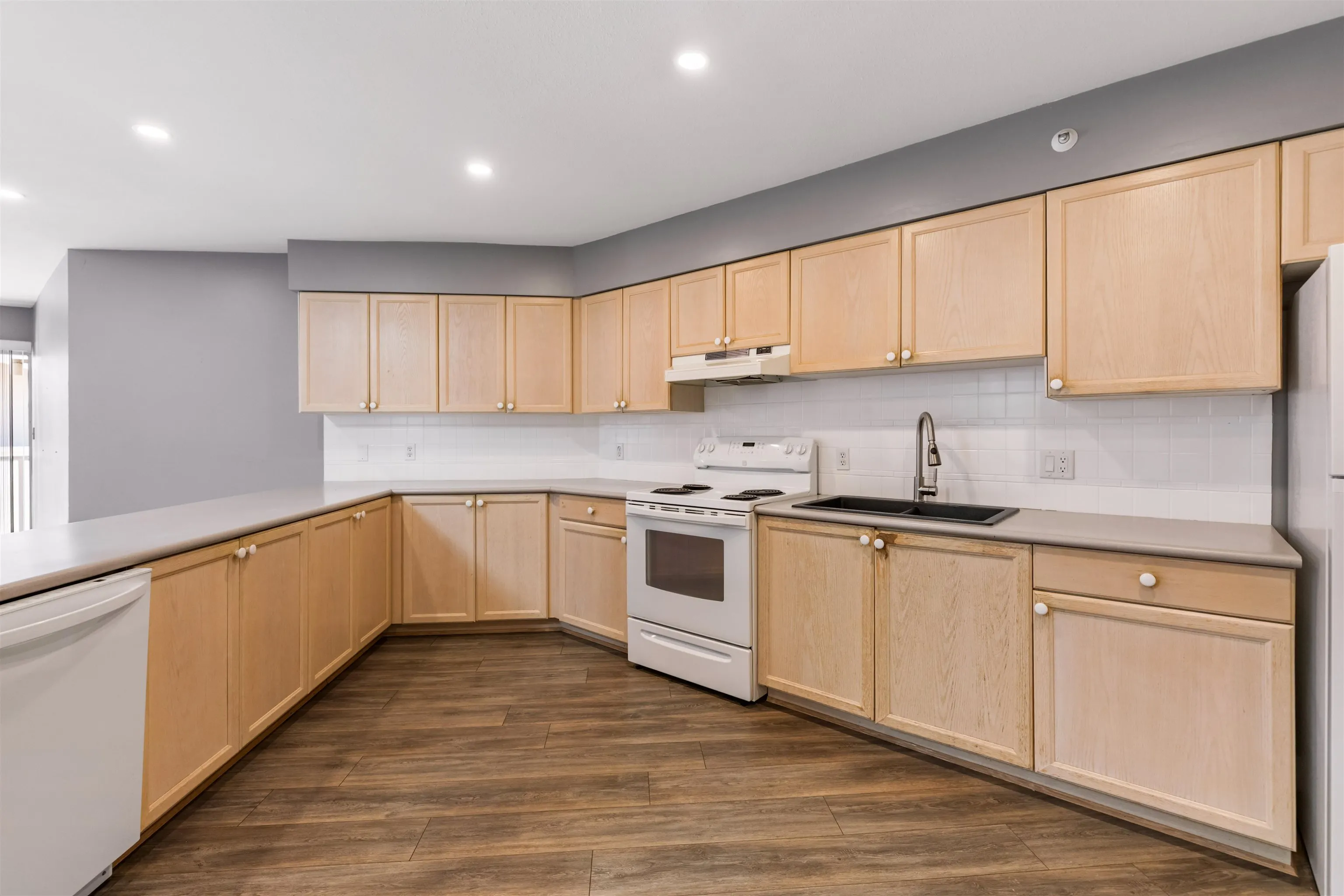 15233 Pacific Avenue #306