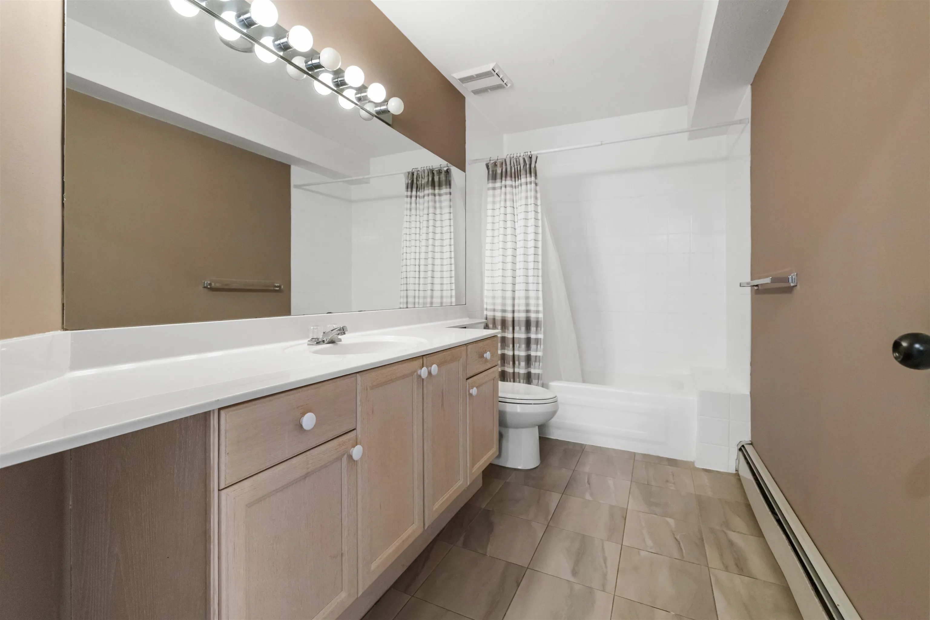 15233 Pacific Avenue #306