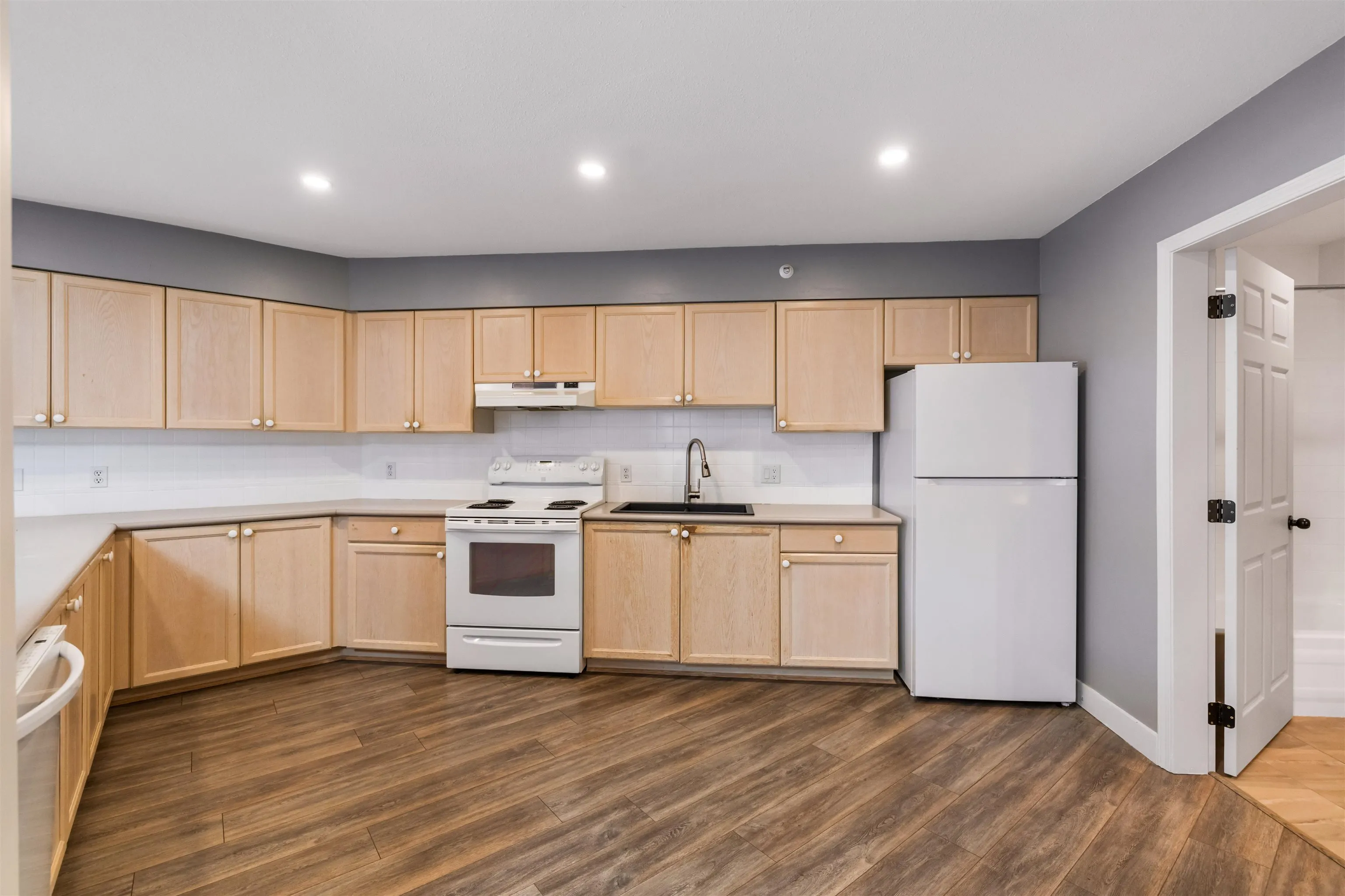 15233 Pacific Avenue #306