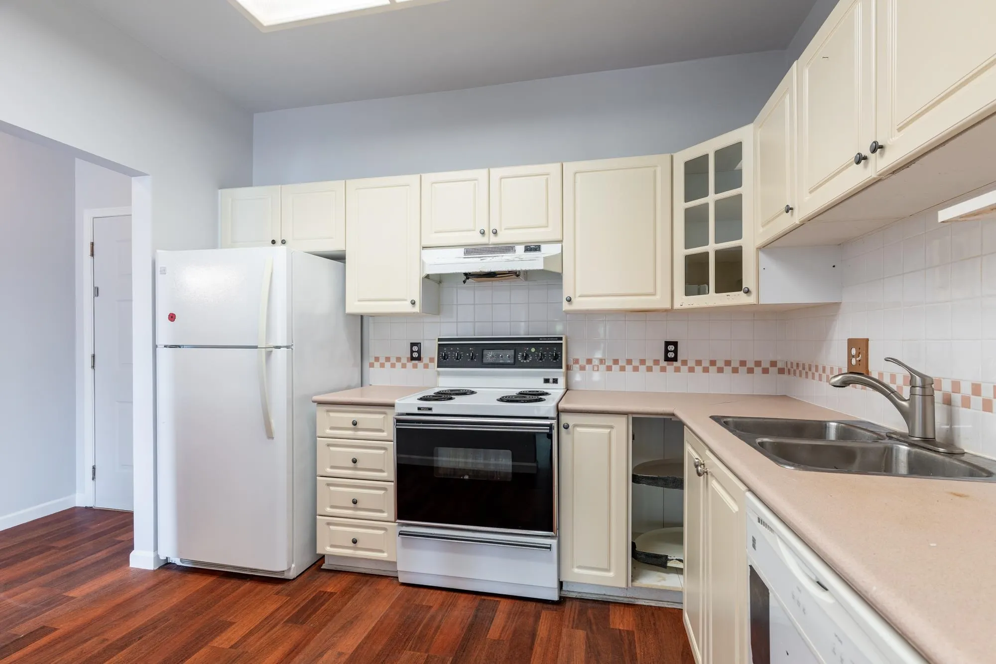 4738 53 Street #311