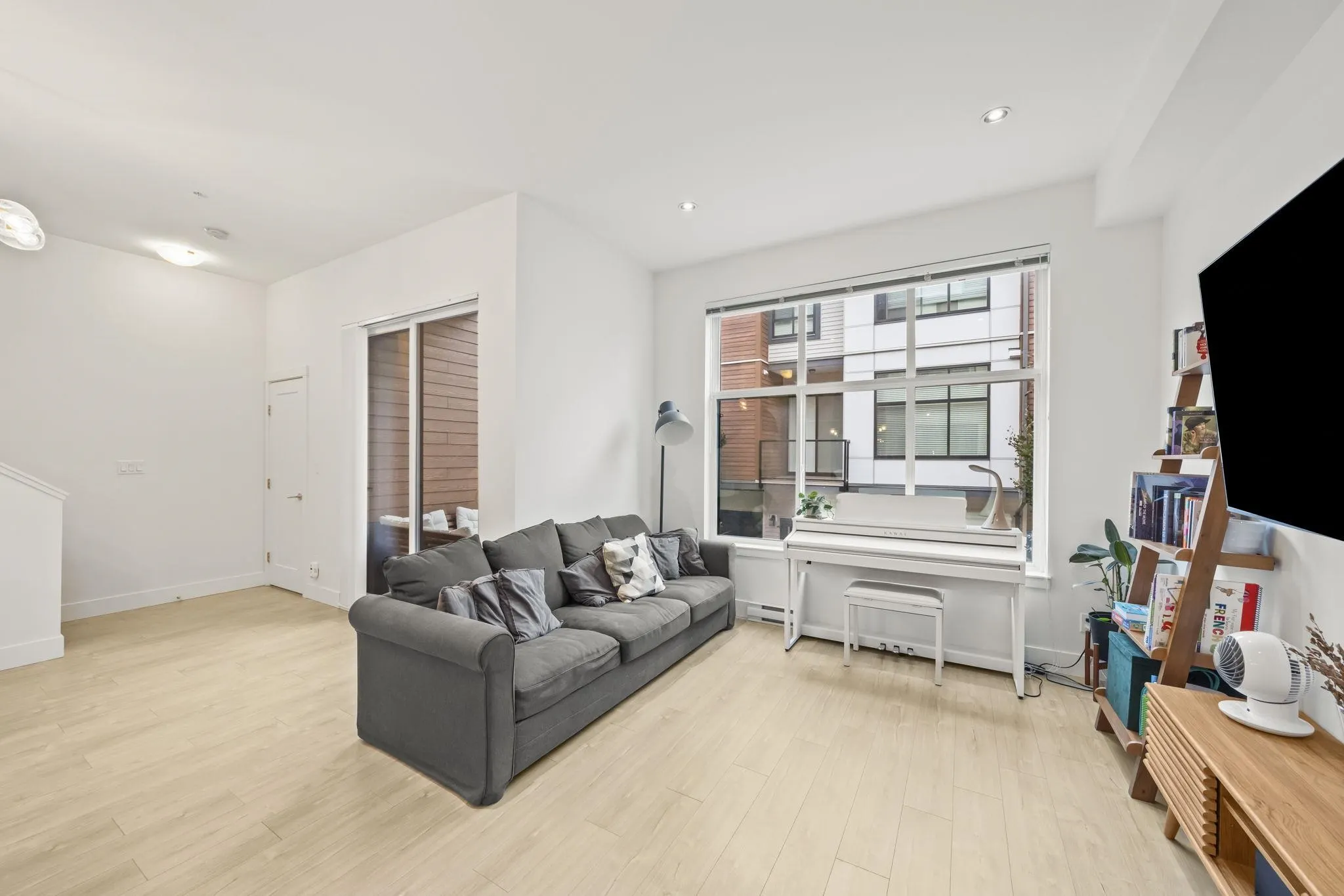 20849 78b Avenue #27