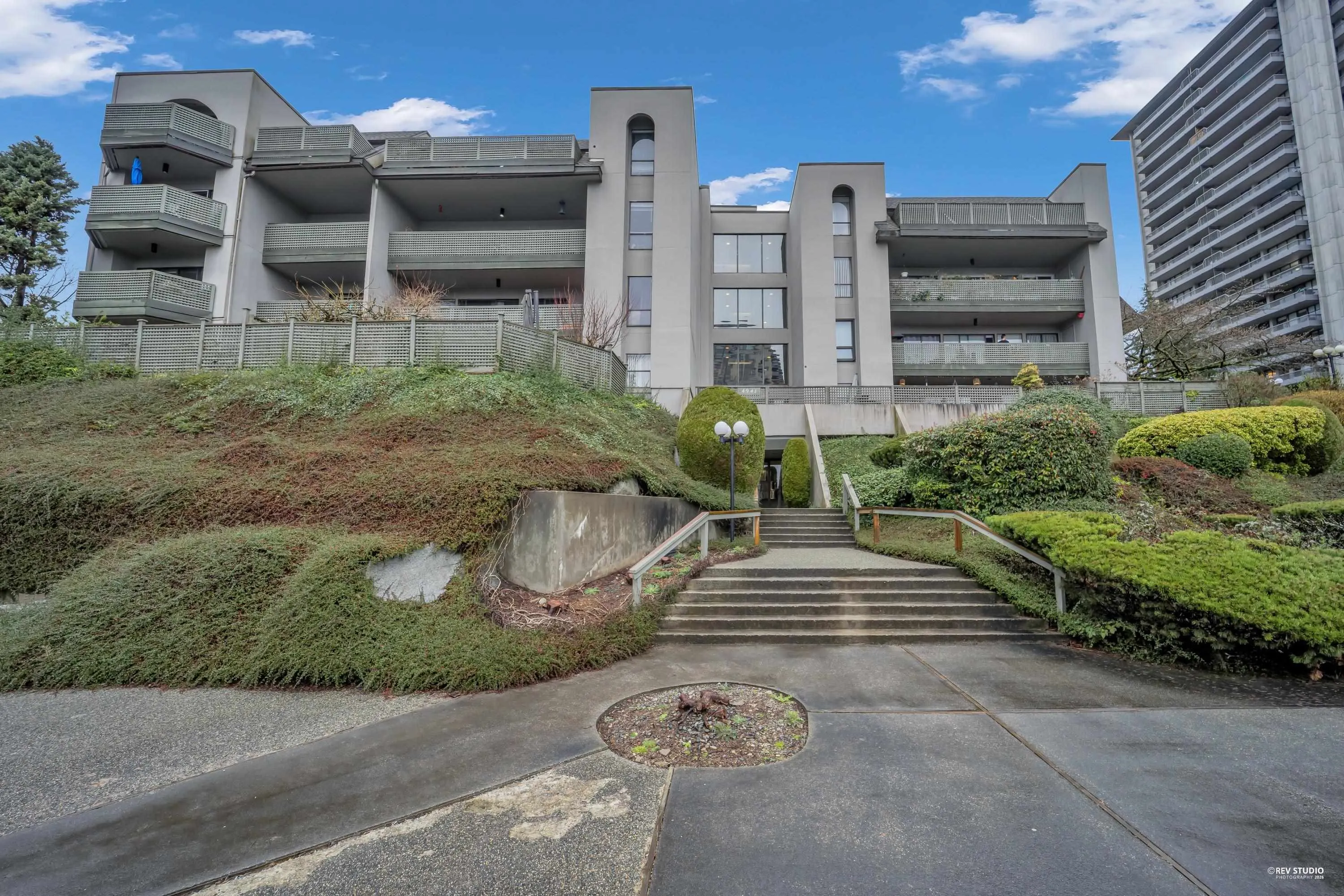 4941 Lougheed Highway #304