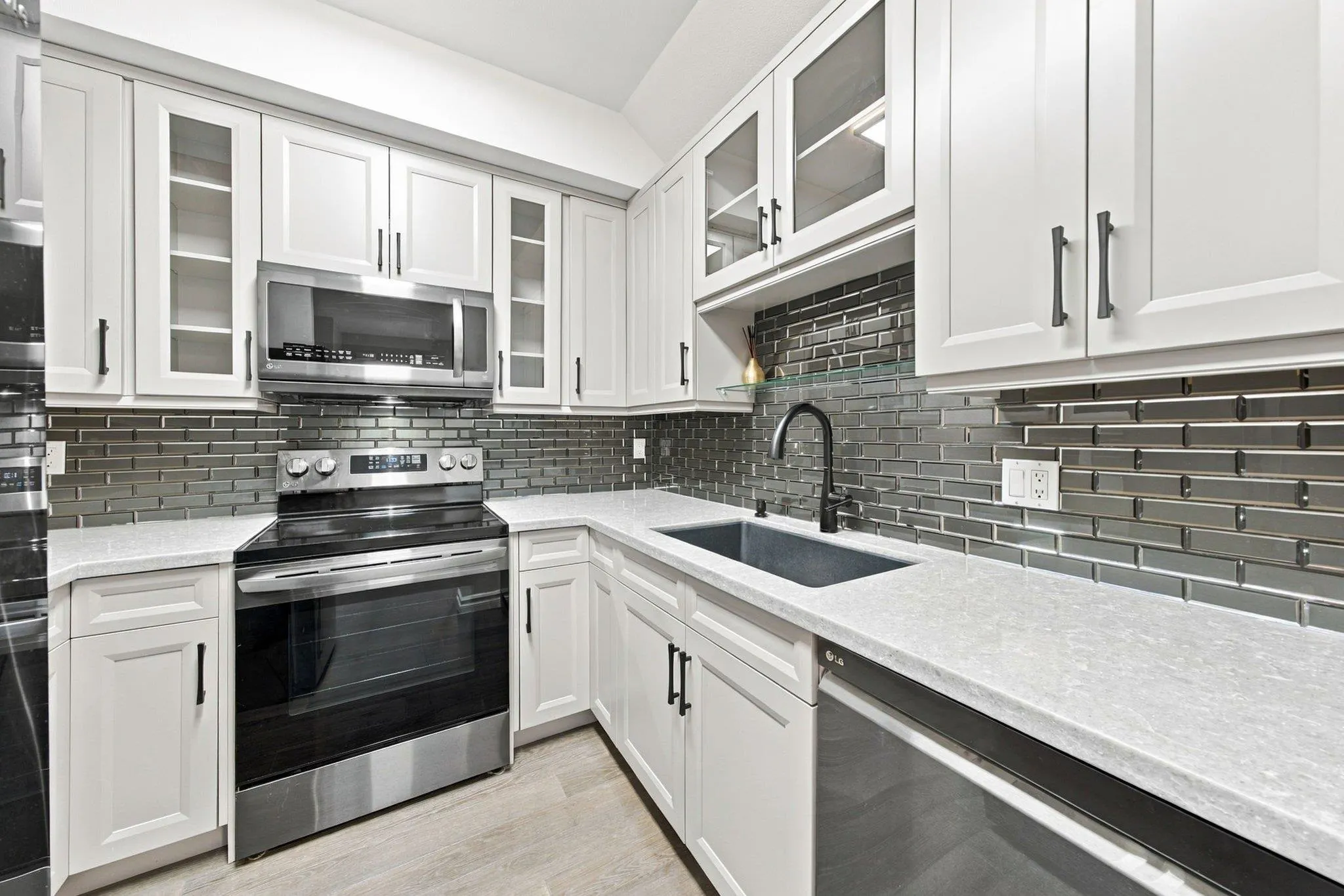 580 Twelfth Street #401