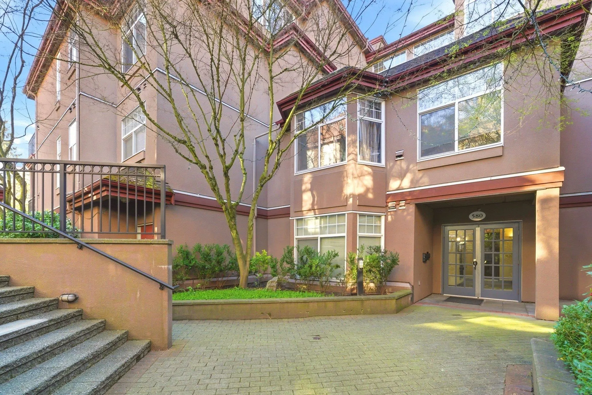 580 Twelfth Street #401