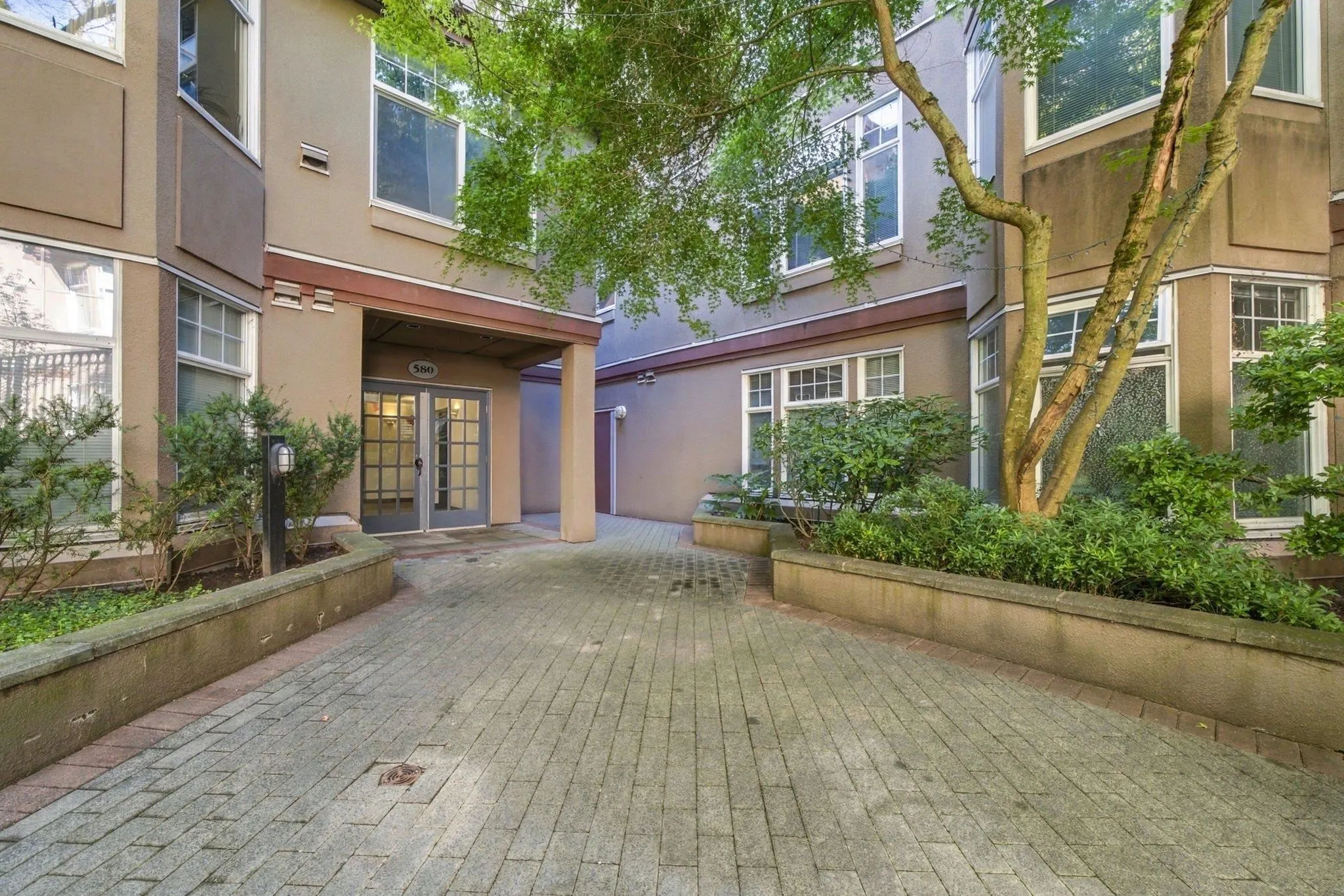 580 Twelfth Street #401