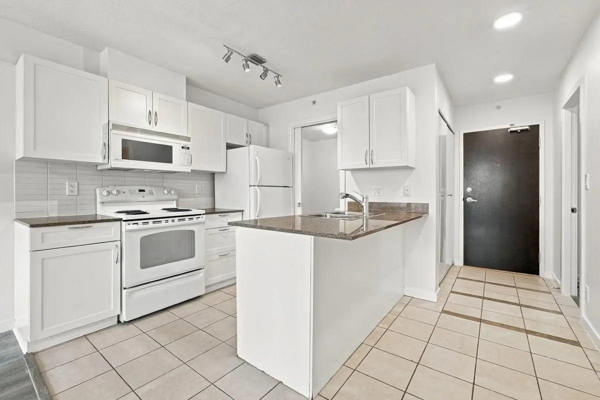 933 Hornby Street #809