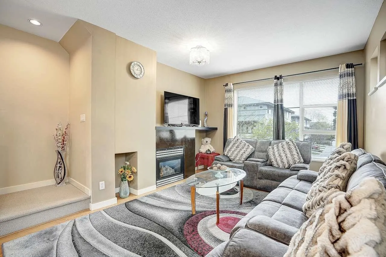6033 168 Street #7