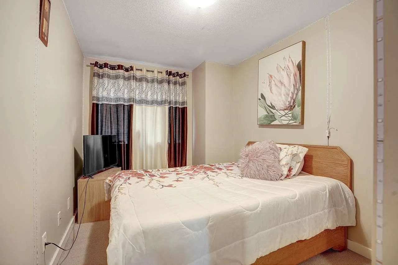 6033 168 Street #7