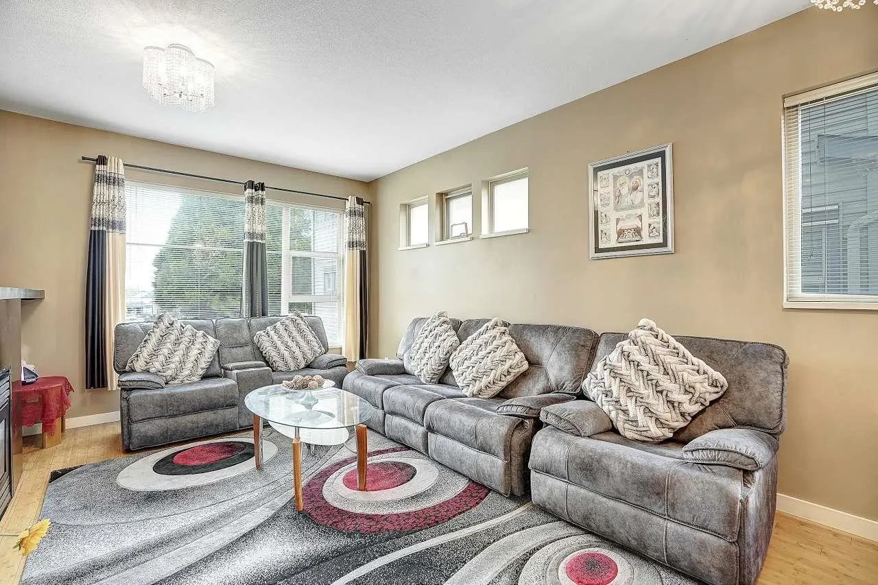 6033 168 Street #7