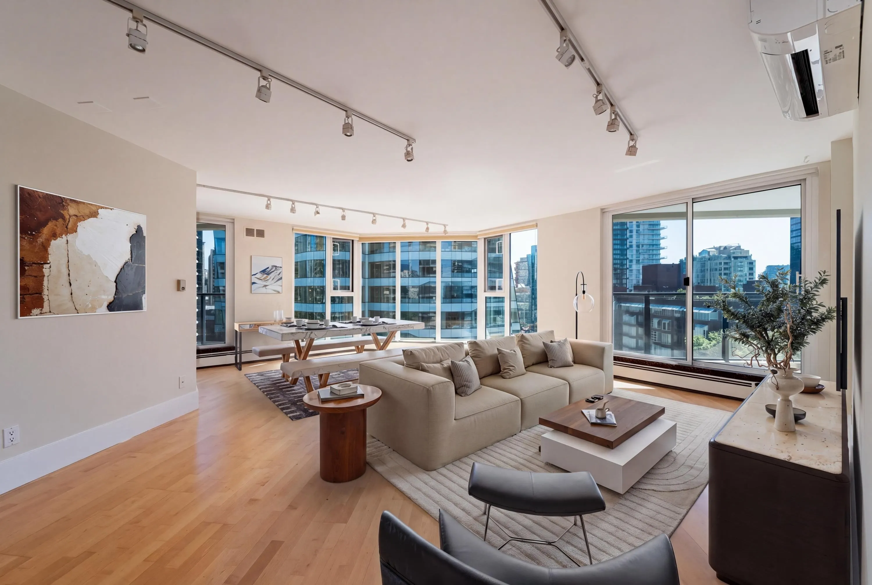 1010 Burnaby Street #905