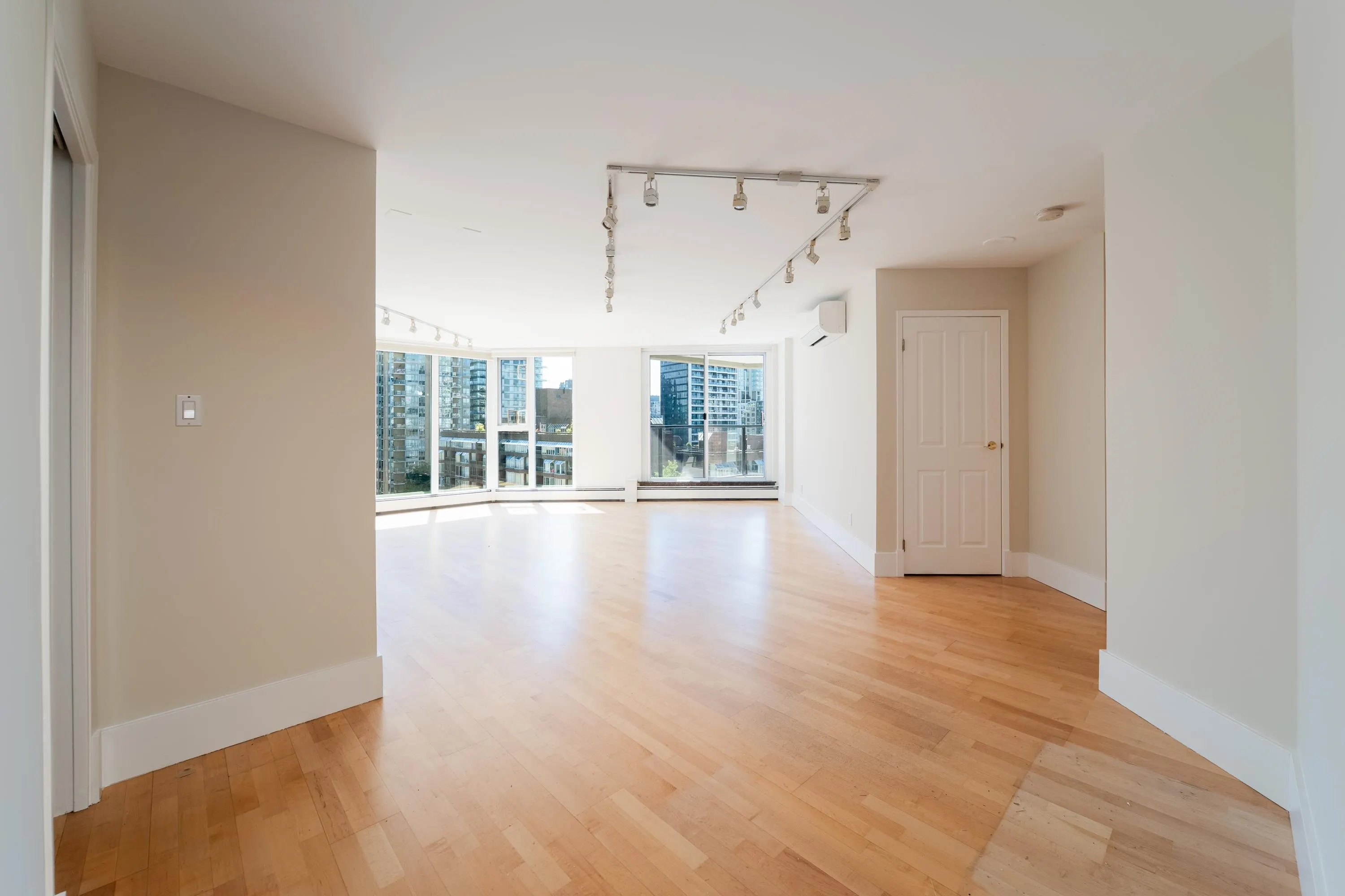 1010 Burnaby Street #905