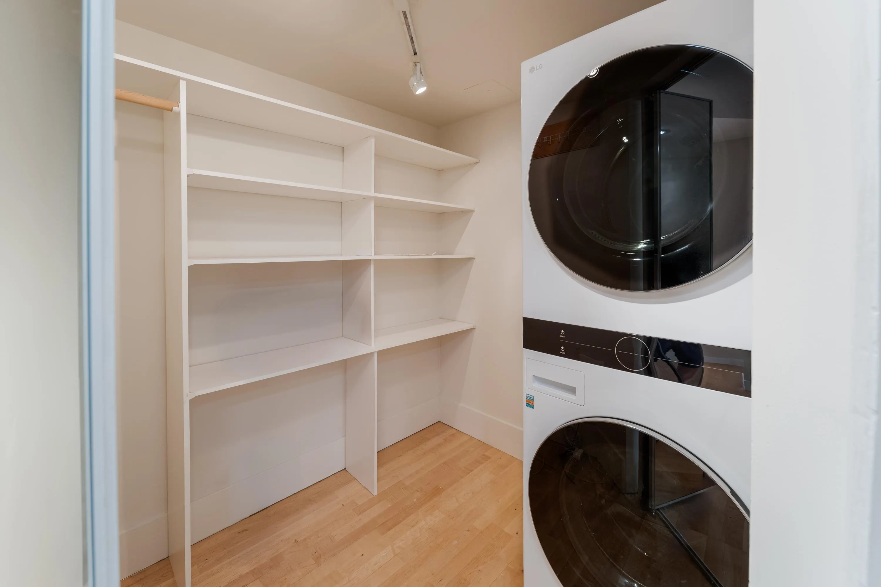 1010 Burnaby Street #905