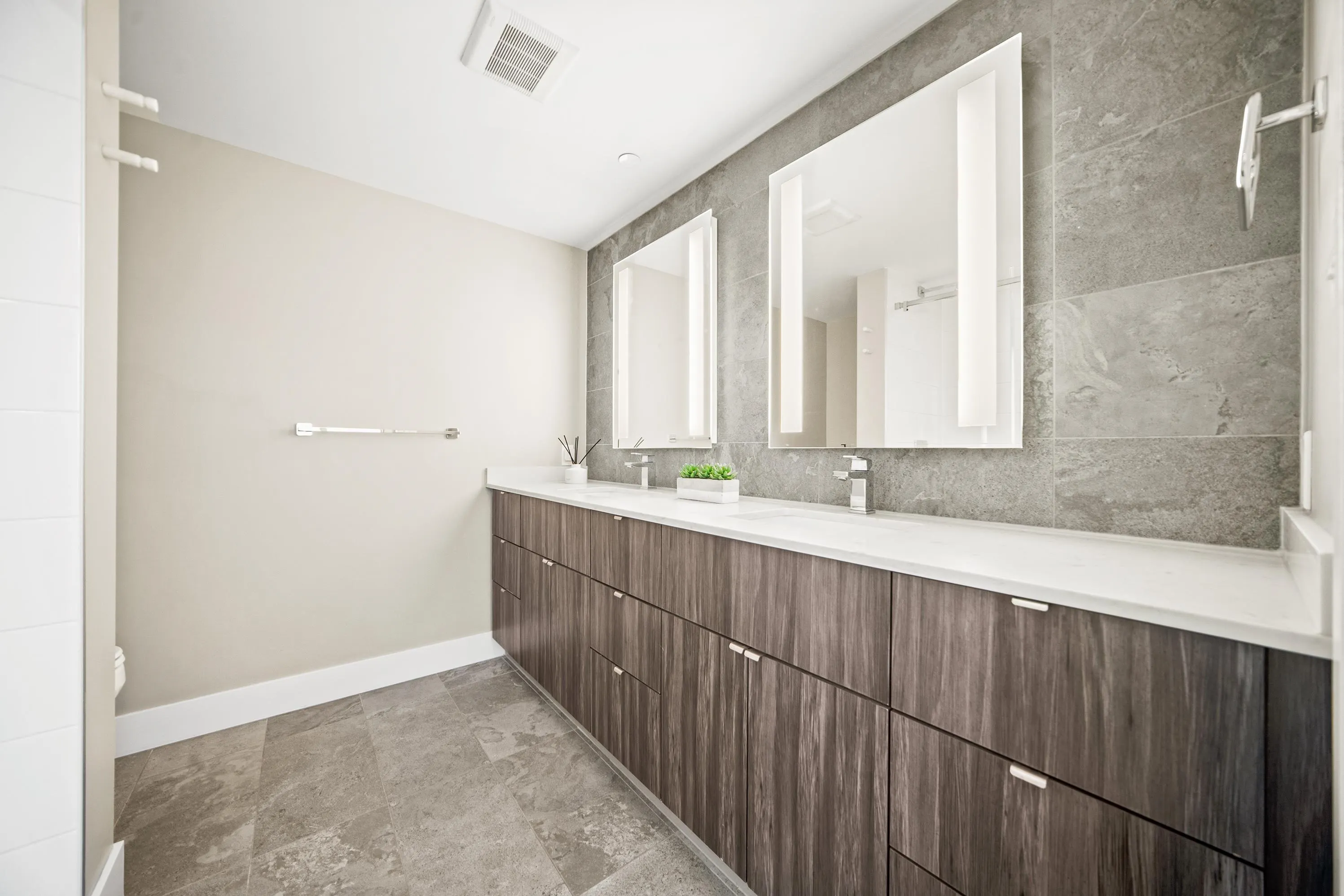1788 Columbia Street #1208