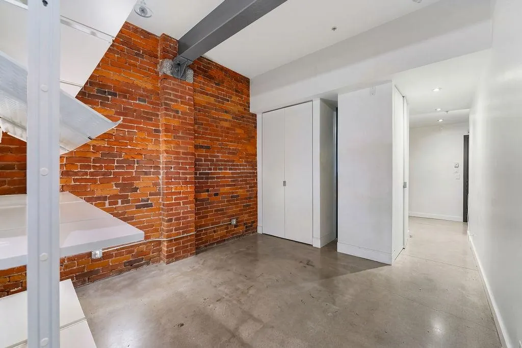 53 W Hastings Street #306