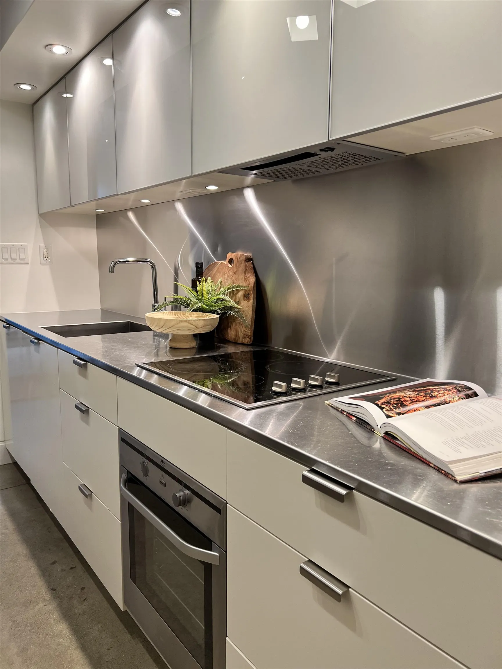 53 W Hastings Street #306