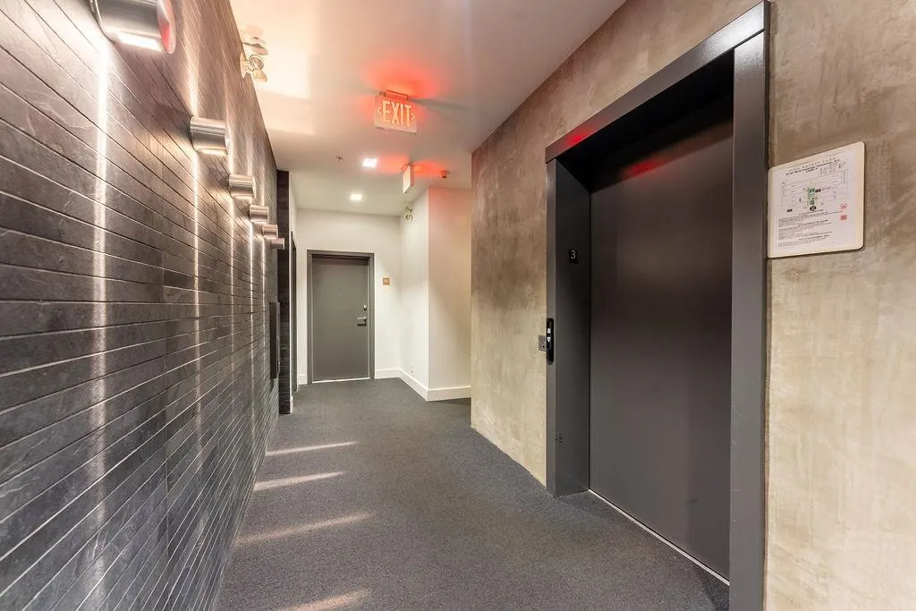 53 W Hastings Street #306