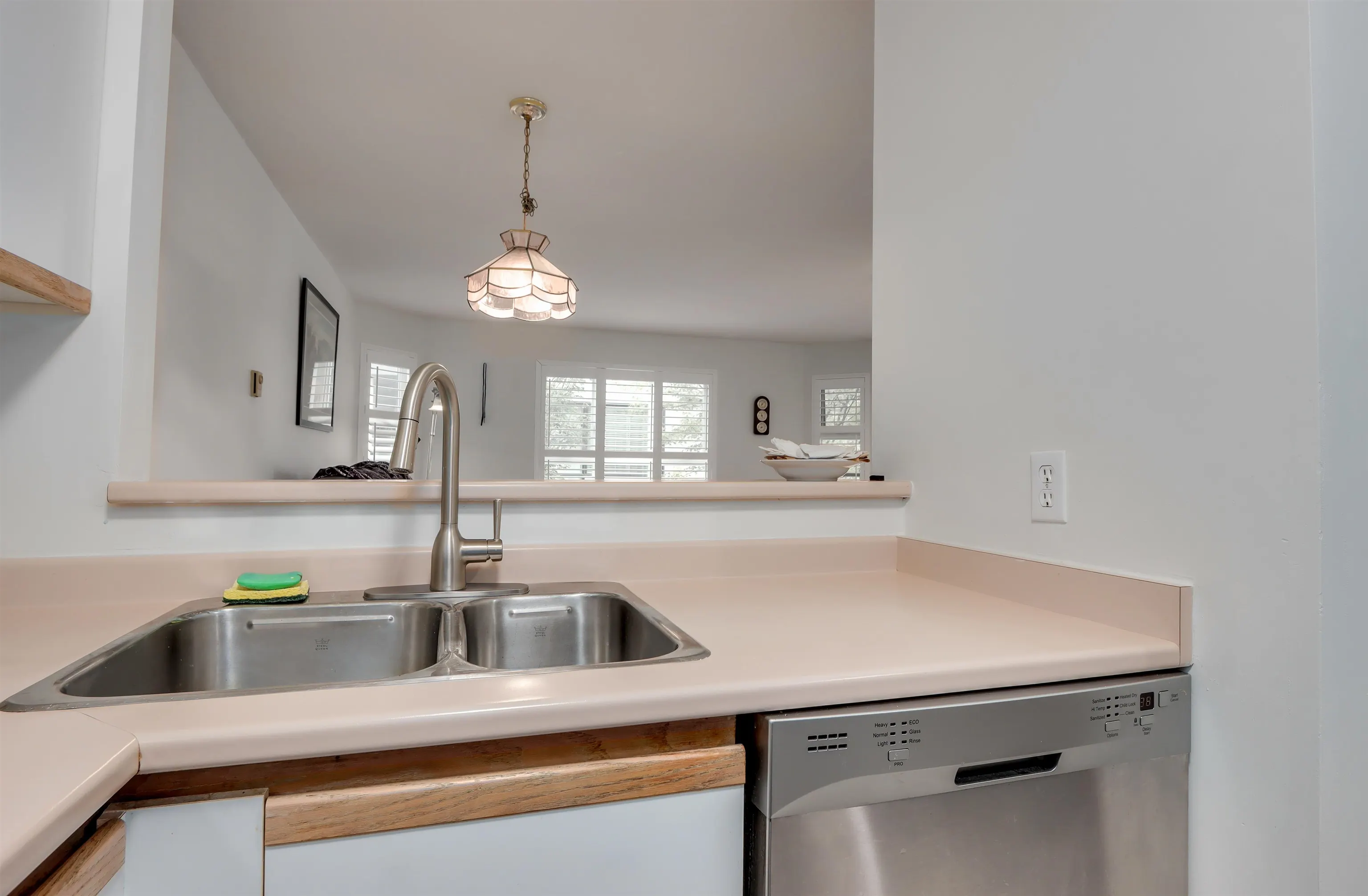 1535 Chesterfield Avenue #205
