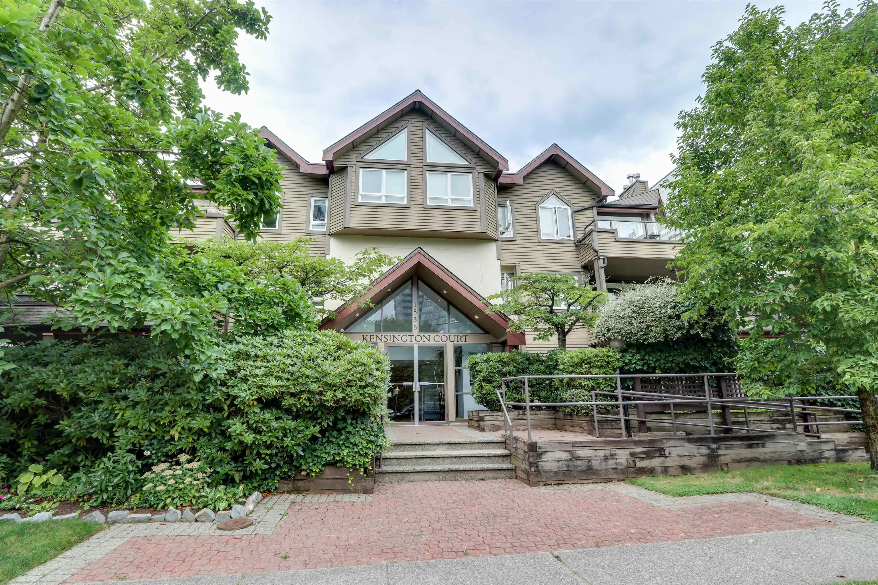 1535 Chesterfield Avenue #205
