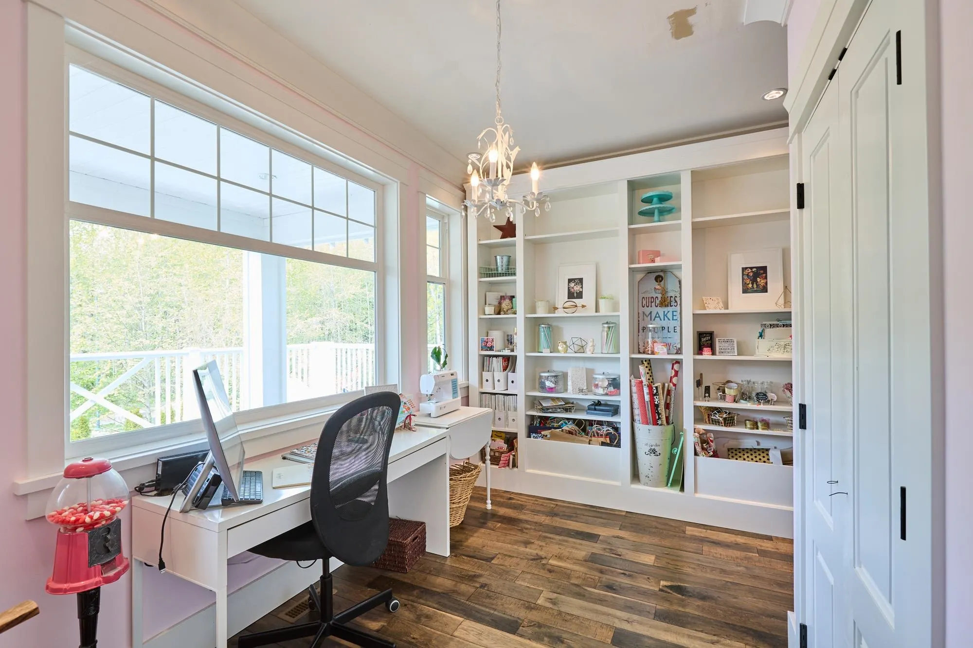 1001 Jay Crescent