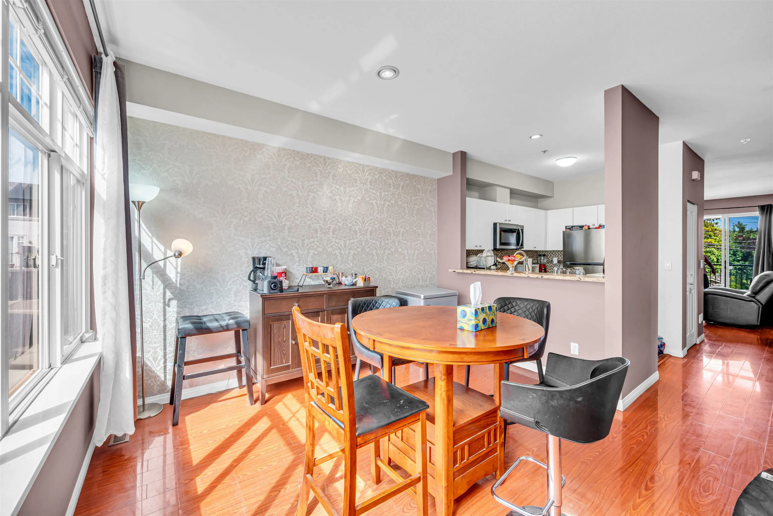 1010 Ewen Avenue #6