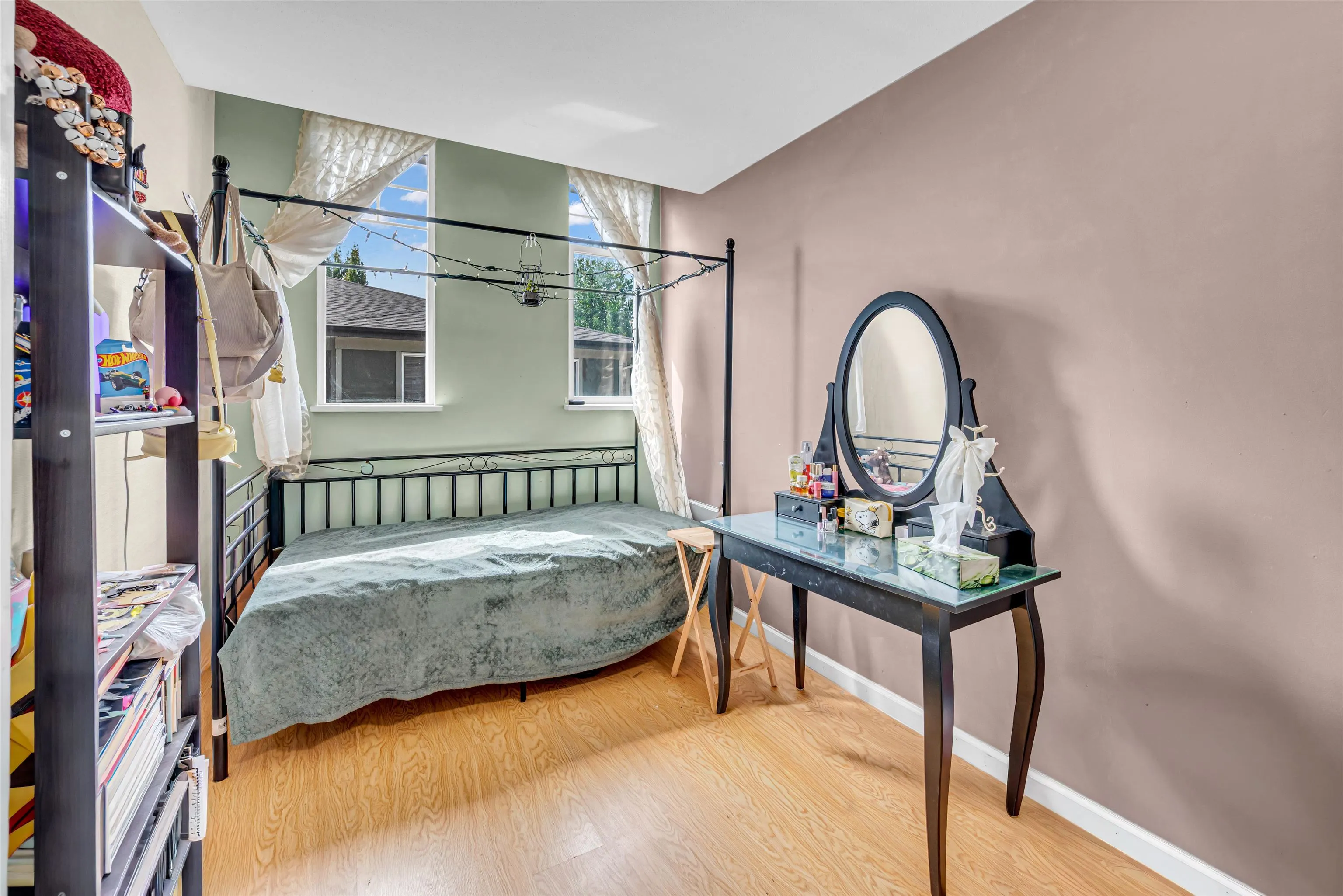 1010 Ewen Avenue #6