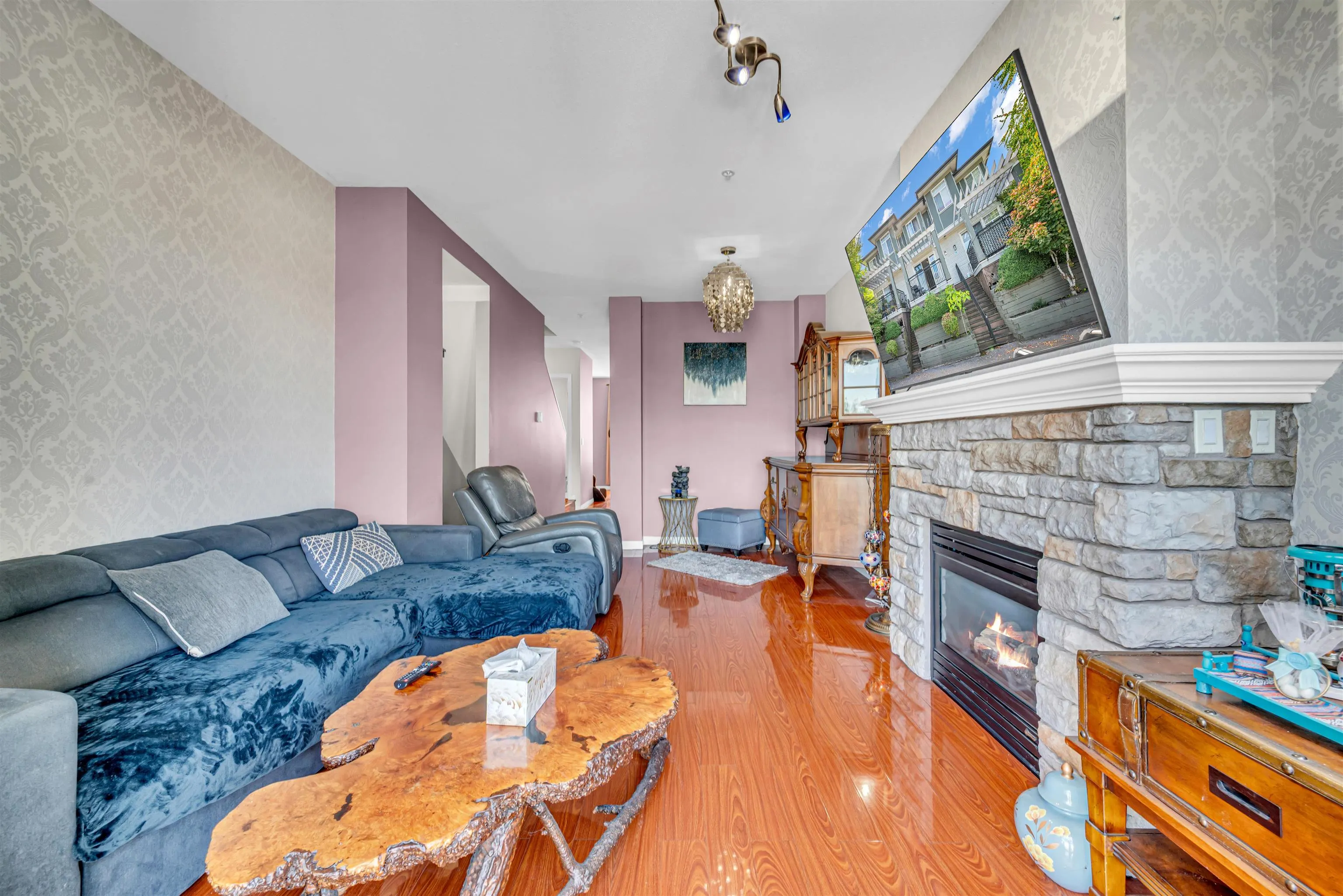 1010 Ewen Avenue #6