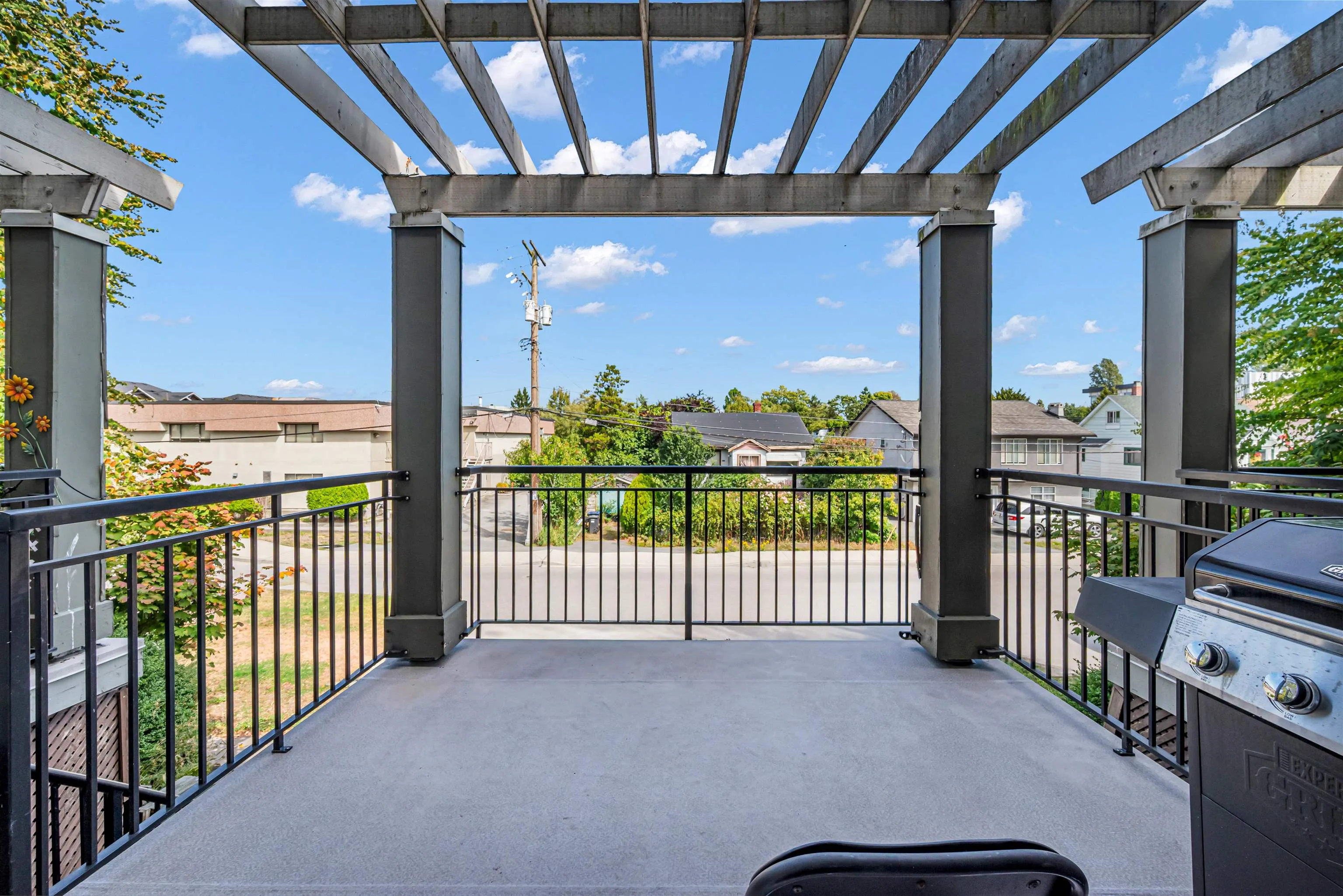1010 Ewen Avenue #6