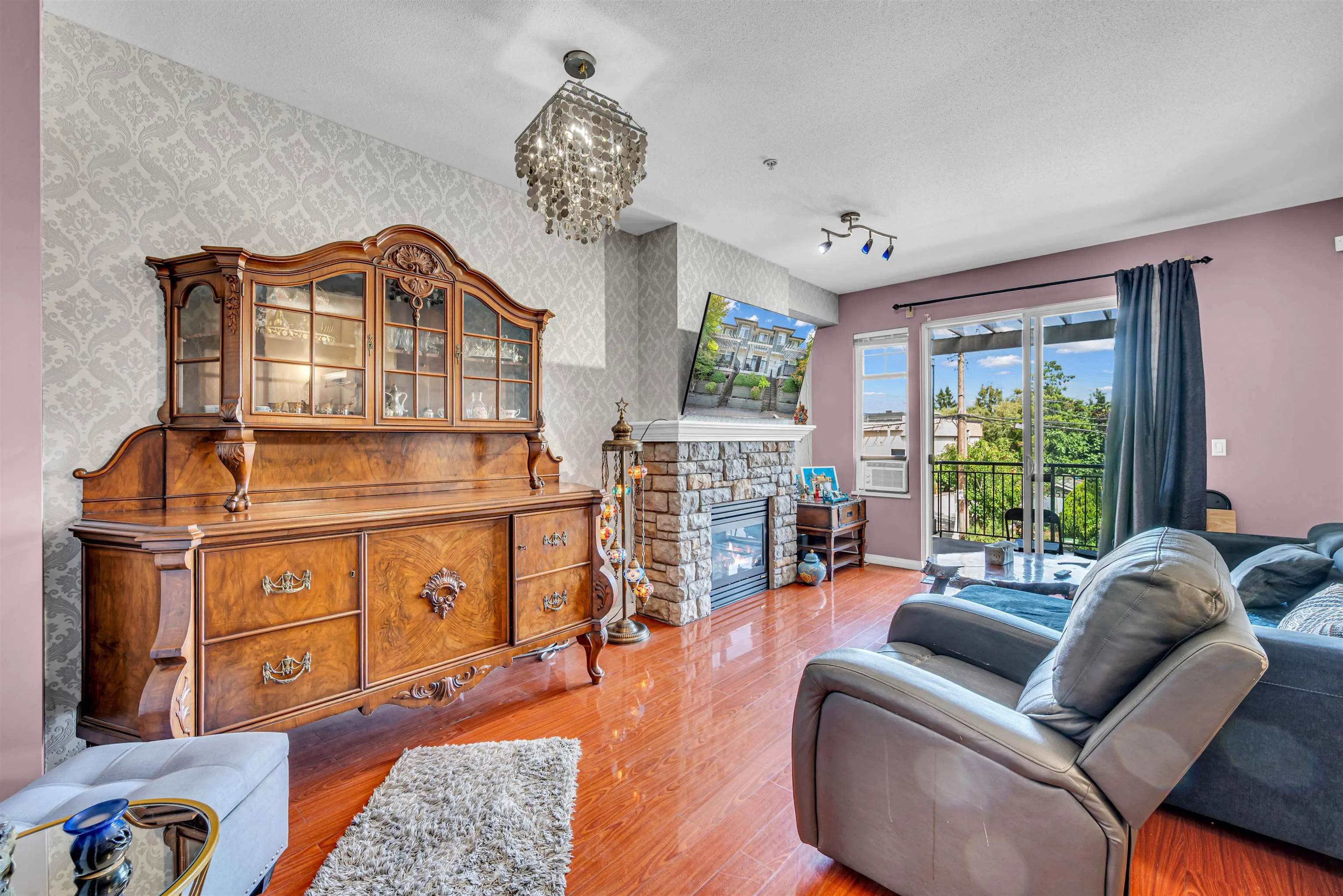 1010 Ewen Avenue #6