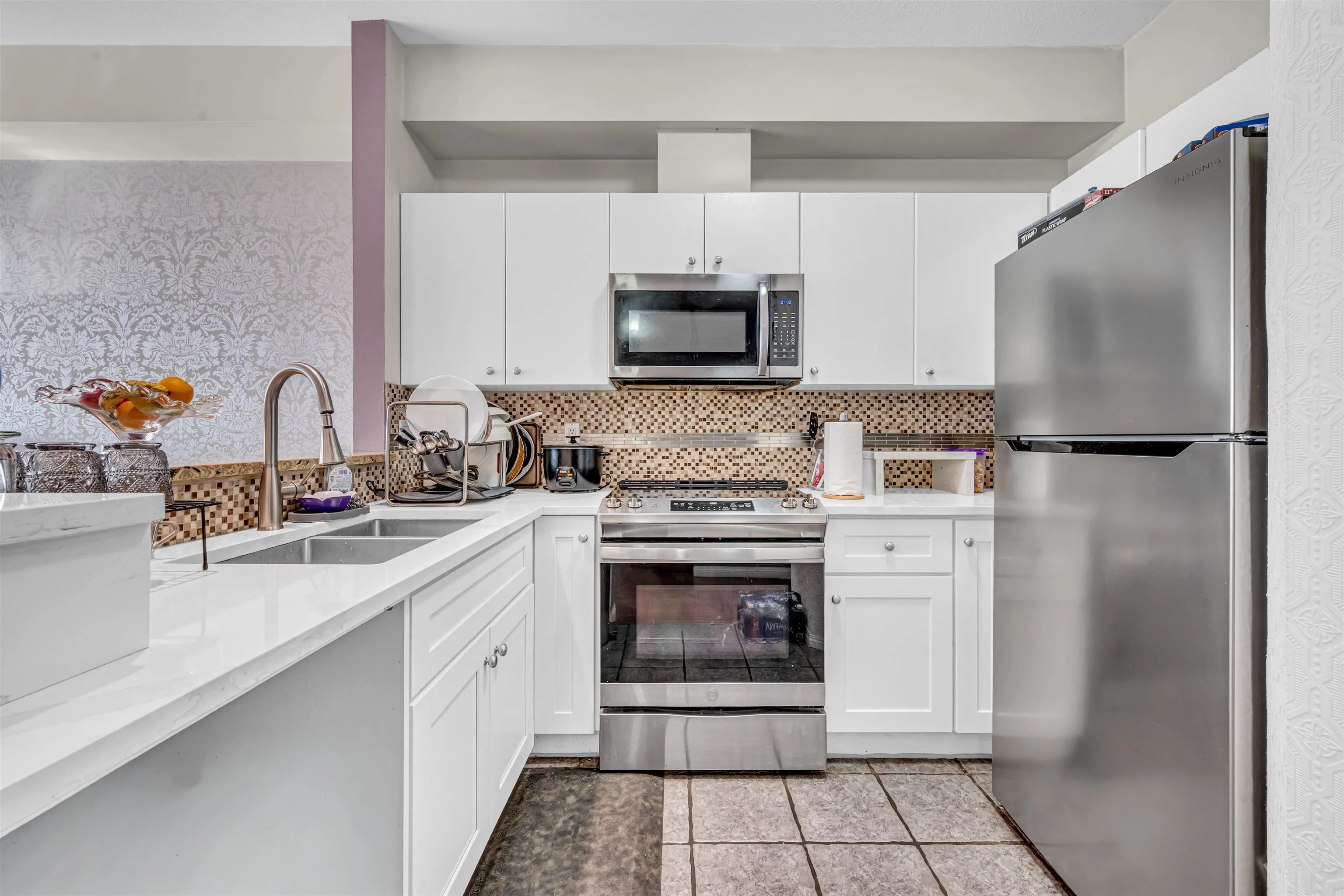 1010 Ewen Avenue #6