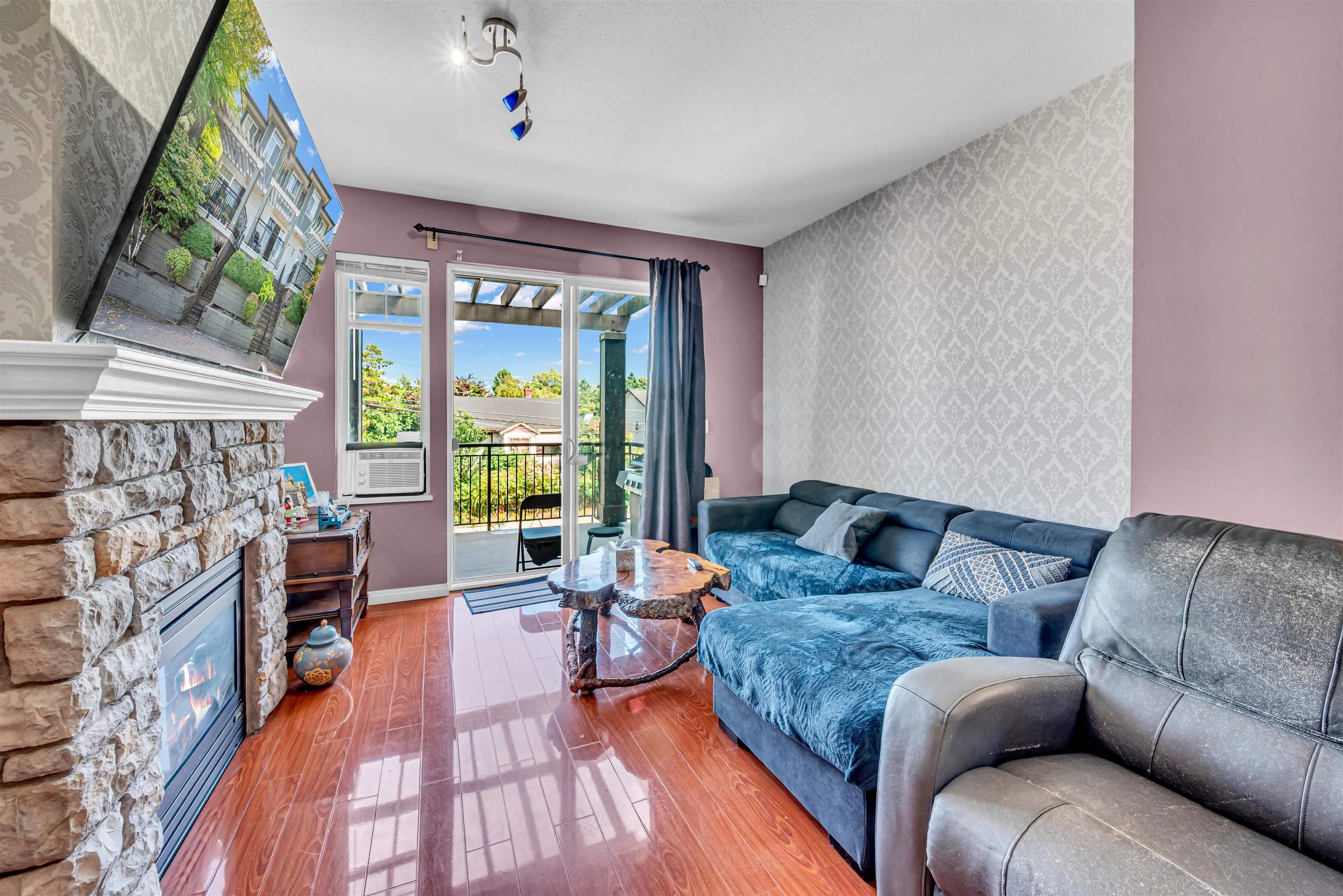 1010 Ewen Avenue #6