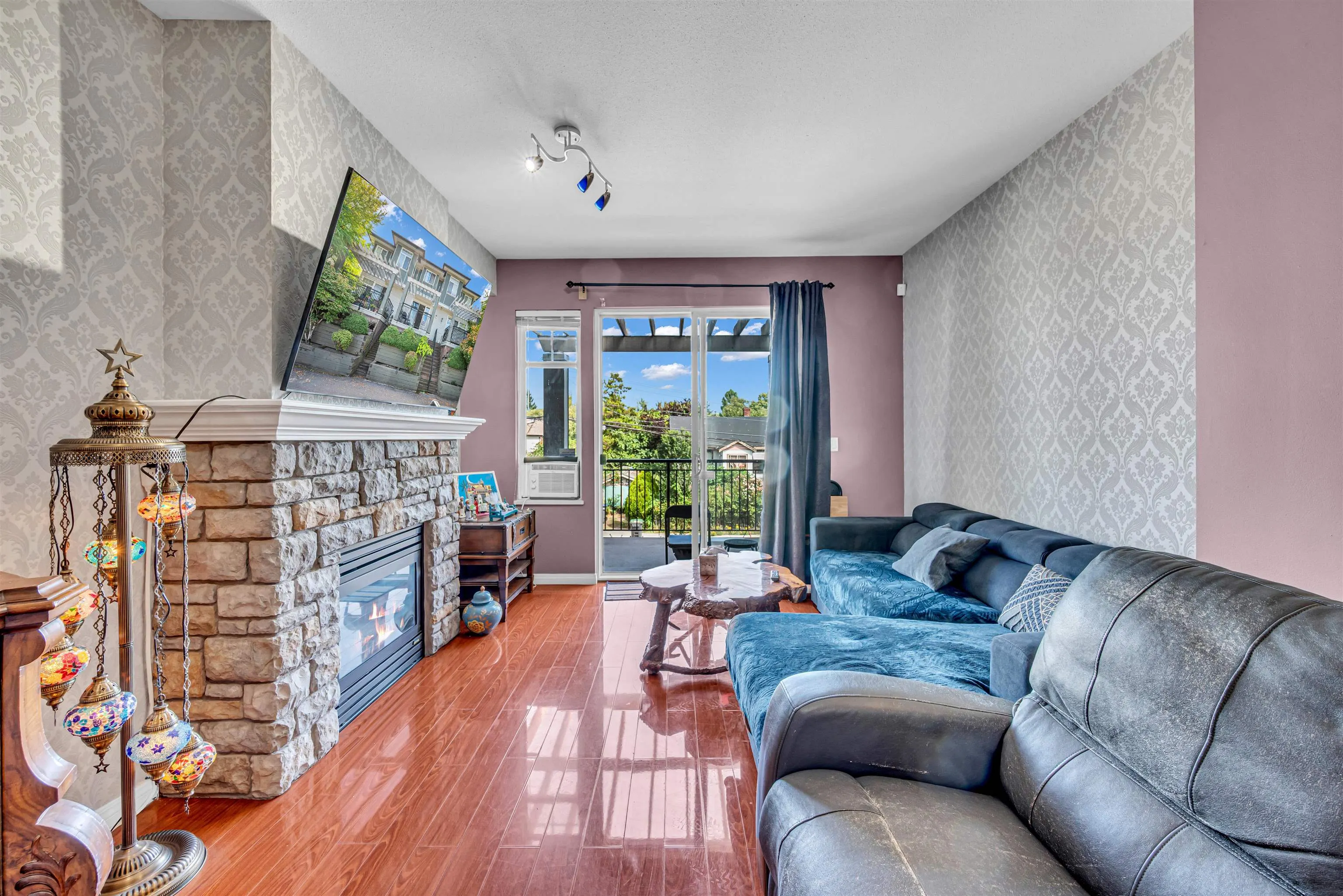 1010 Ewen Avenue #6