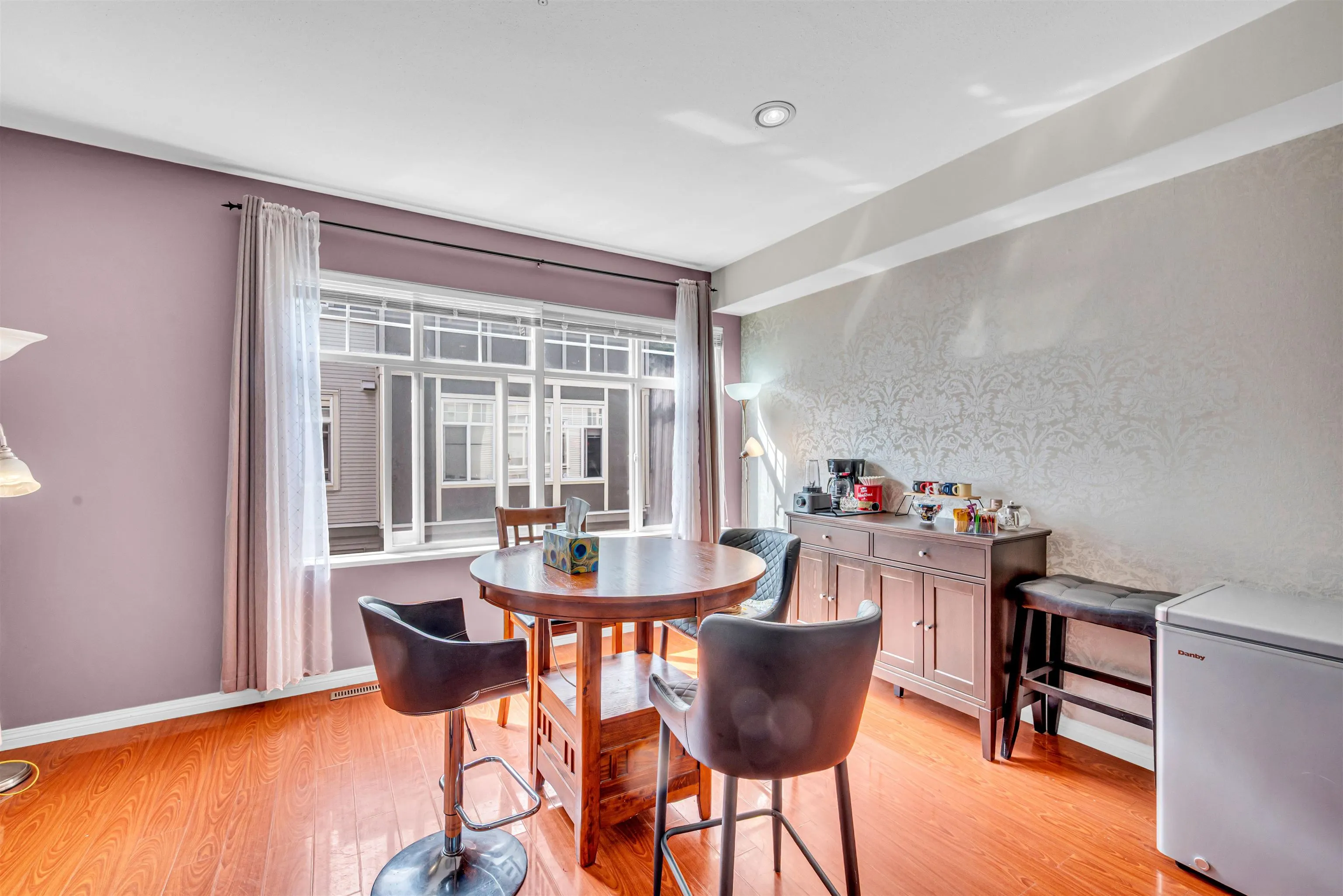 1010 Ewen Avenue #6