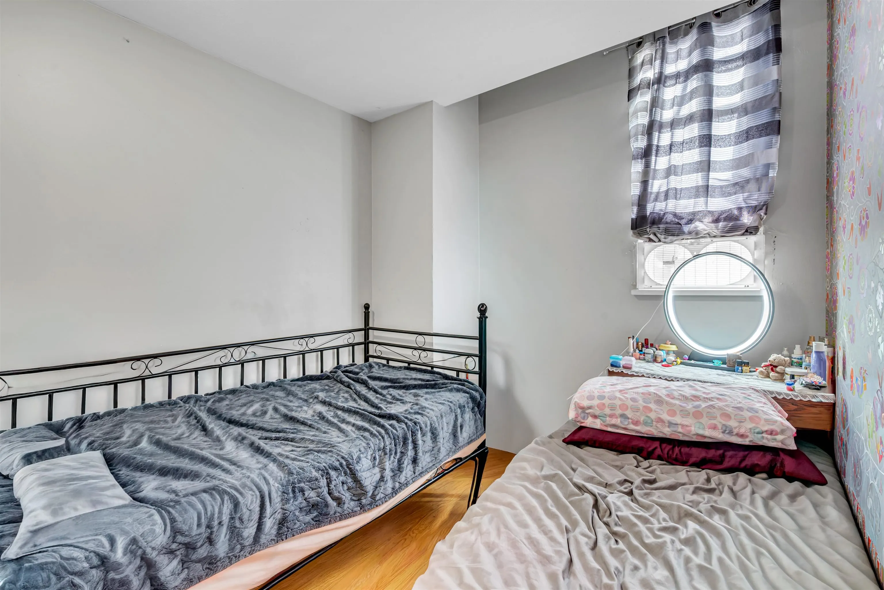 1010 Ewen Avenue #6