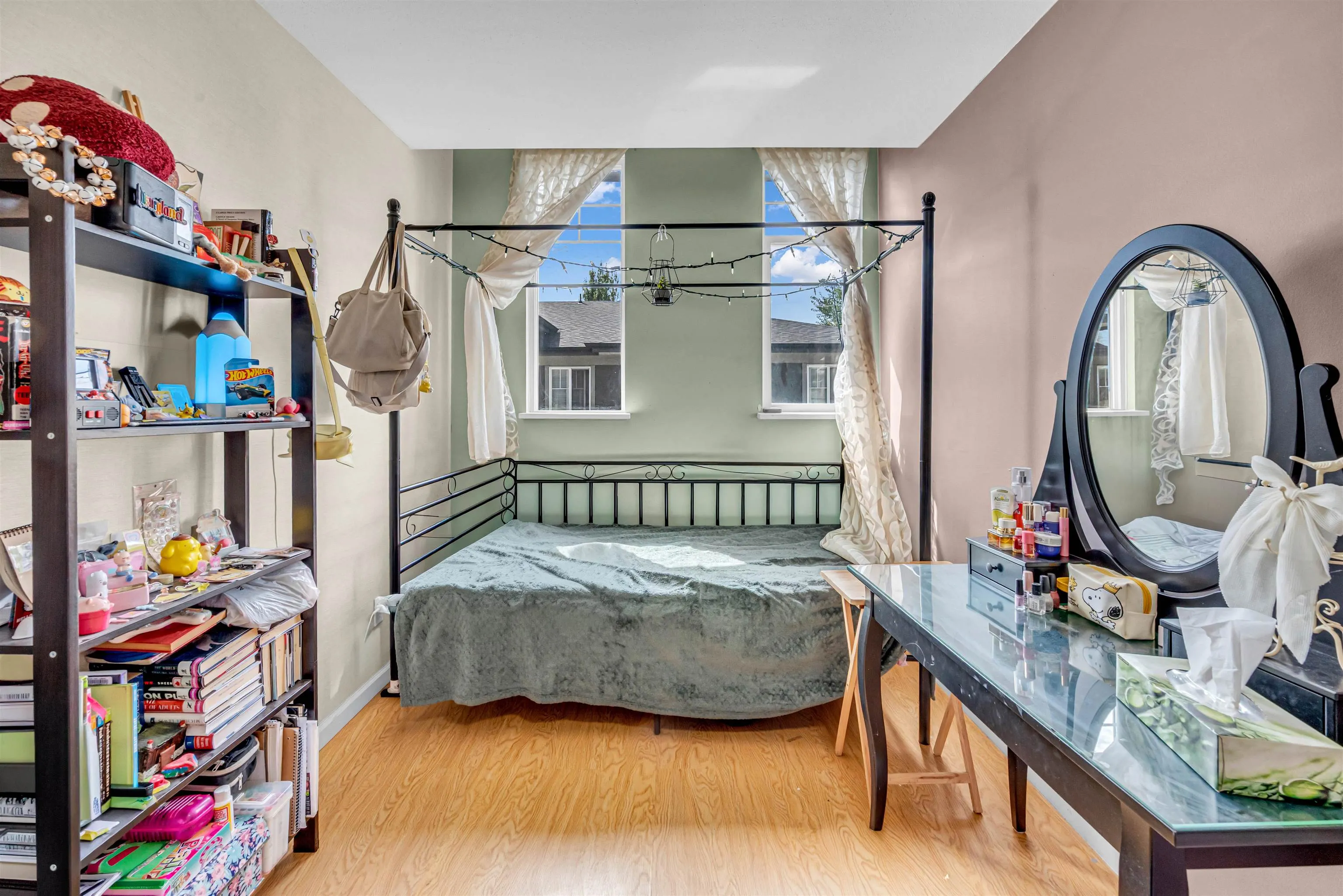 1010 Ewen Avenue #6