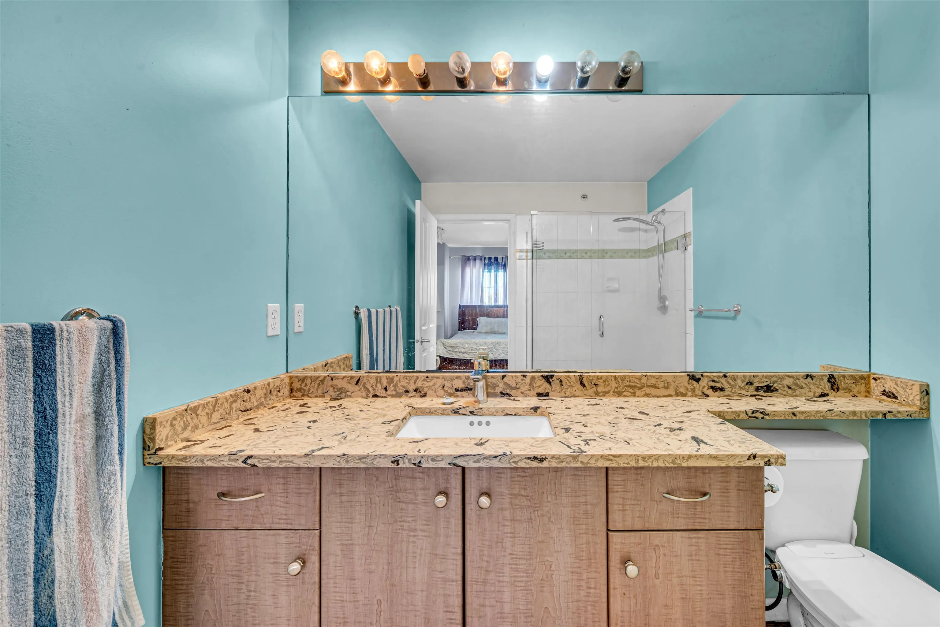 1010 Ewen Avenue #6