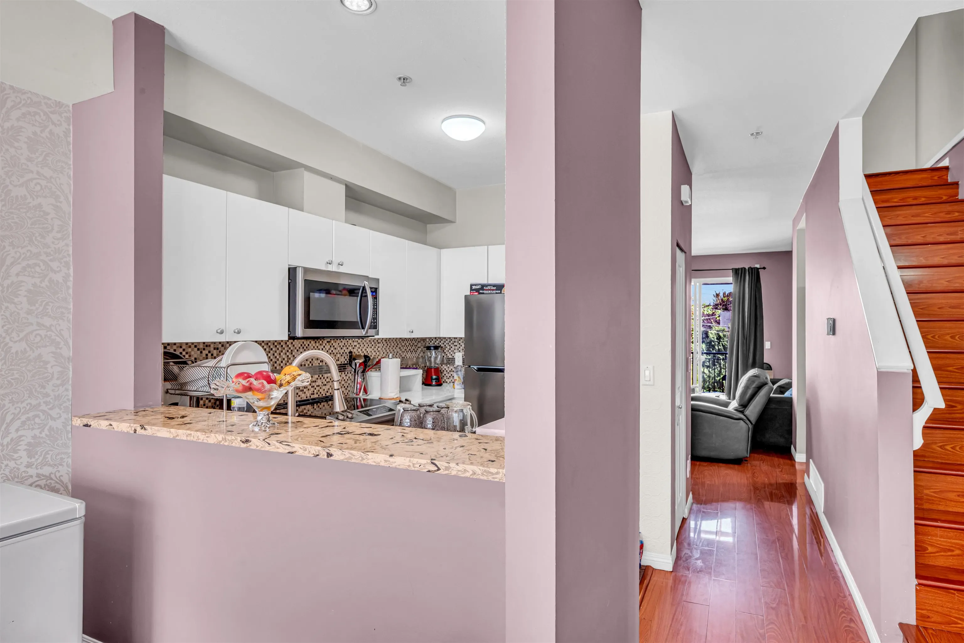 1010 Ewen Avenue #6