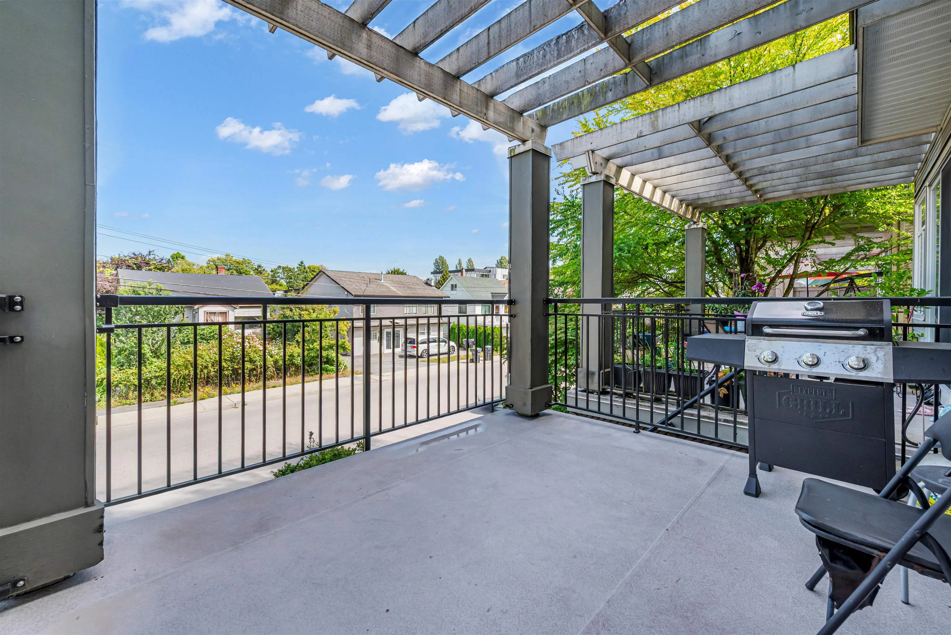 1010 Ewen Avenue #6