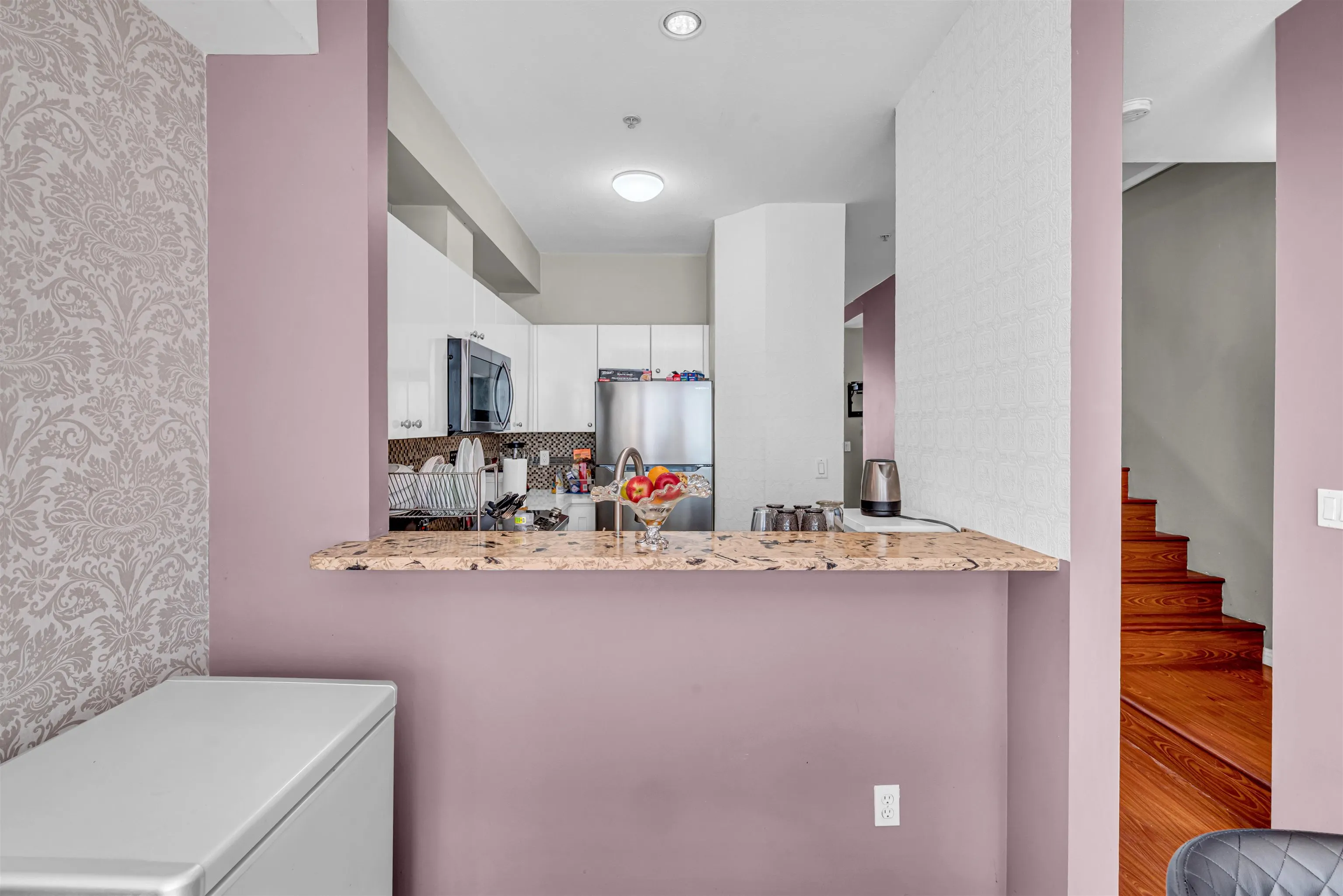 1010 Ewen Avenue #6